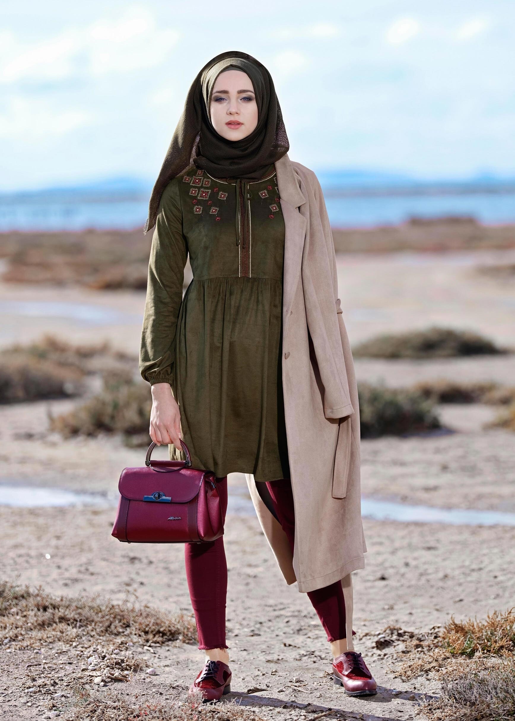 Tesettür giyim KAHVE NAKIŞ BONCUK İŞLEMELİ TUNİK 4841