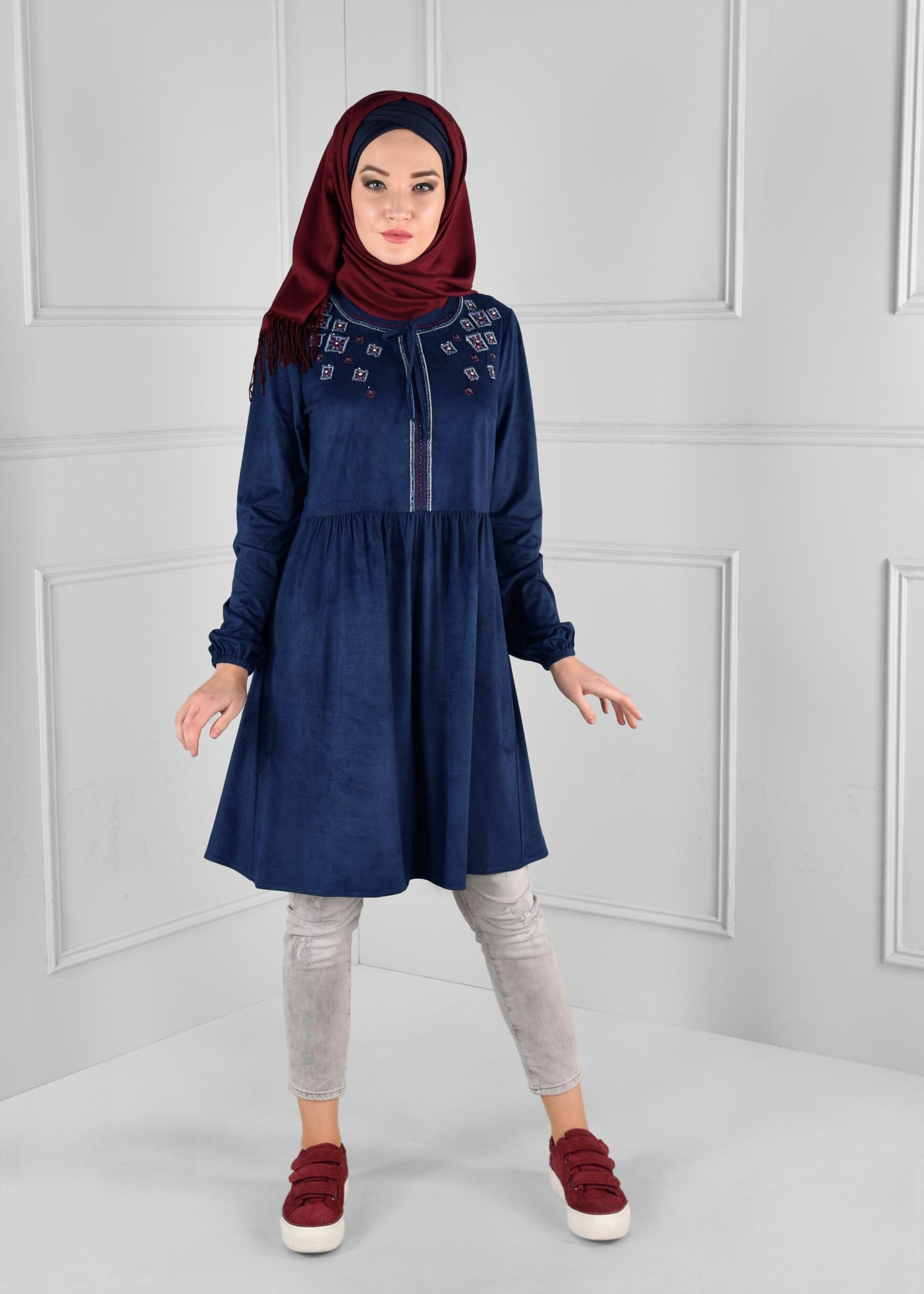 Tesettür giyim LACİVERT NAKIŞ BONCUK İŞLEMELİ TUNİK 4841