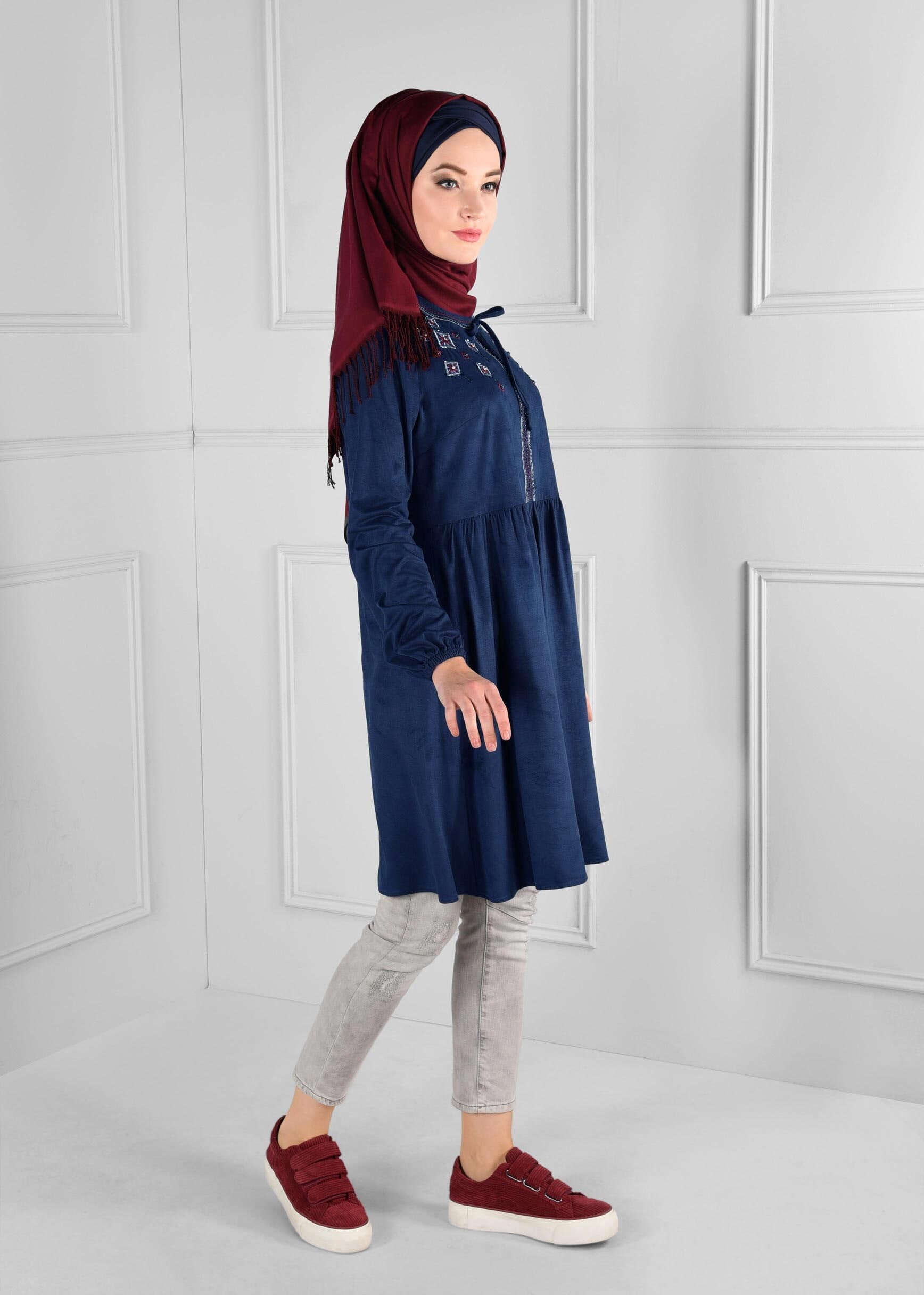 Tesettür giyim LACİVERT NAKIŞ BONCUK İŞLEMELİ TUNİK 4841