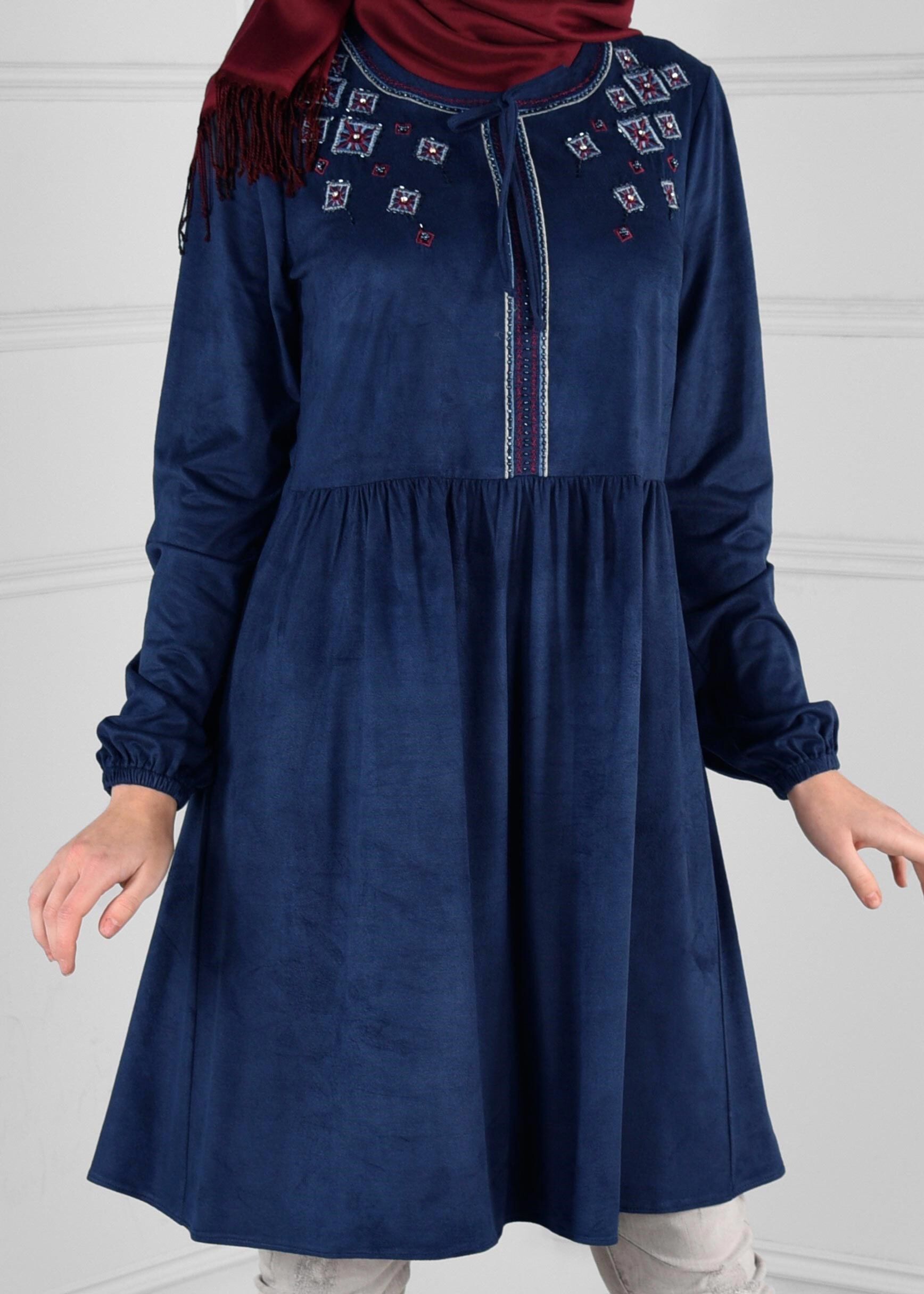 Tesettür giyim LACİVERT NAKIŞ BONCUK İŞLEMELİ TUNİK 4841