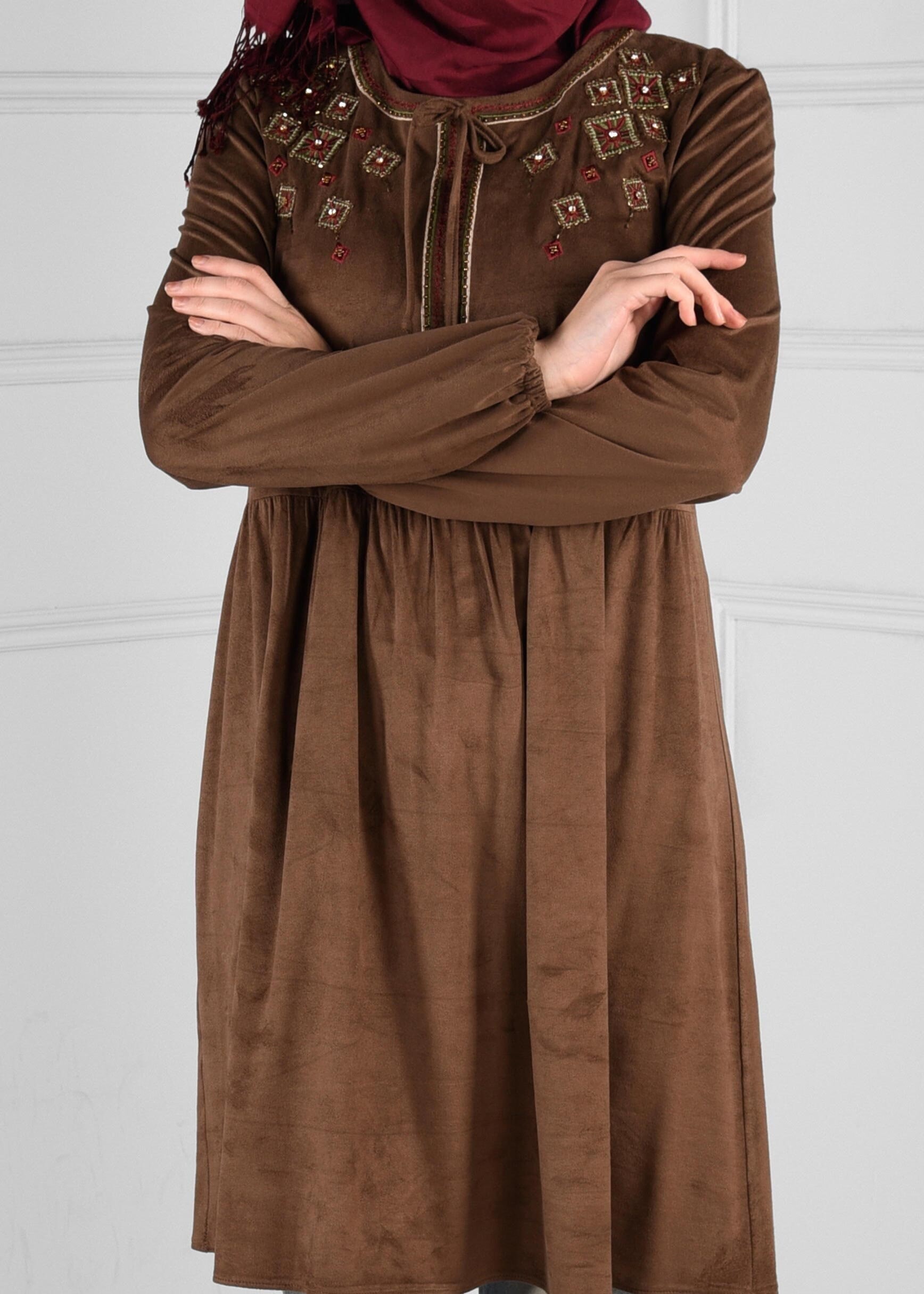 Tesettür giyim KAHVE NAKIŞ BONCUK İŞLEMELİ TUNİK 4841