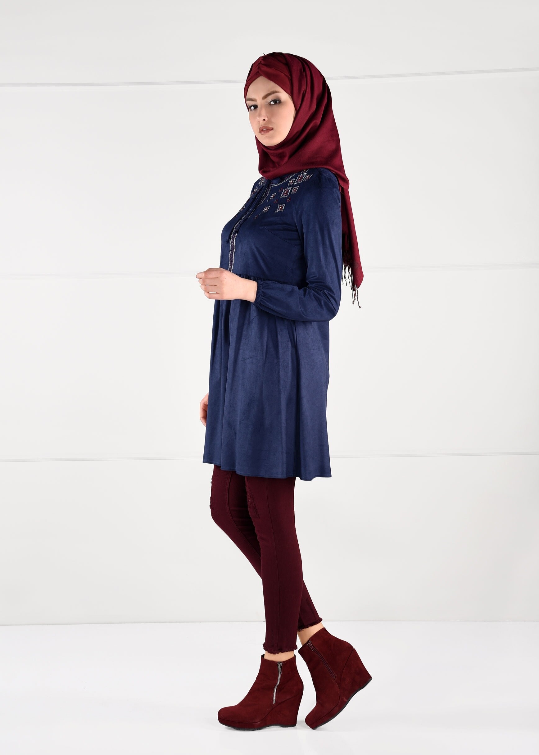 Tesettür giyim LACİVERT NAKIŞ BONCUK İŞLEMELİ TUNİK 4841