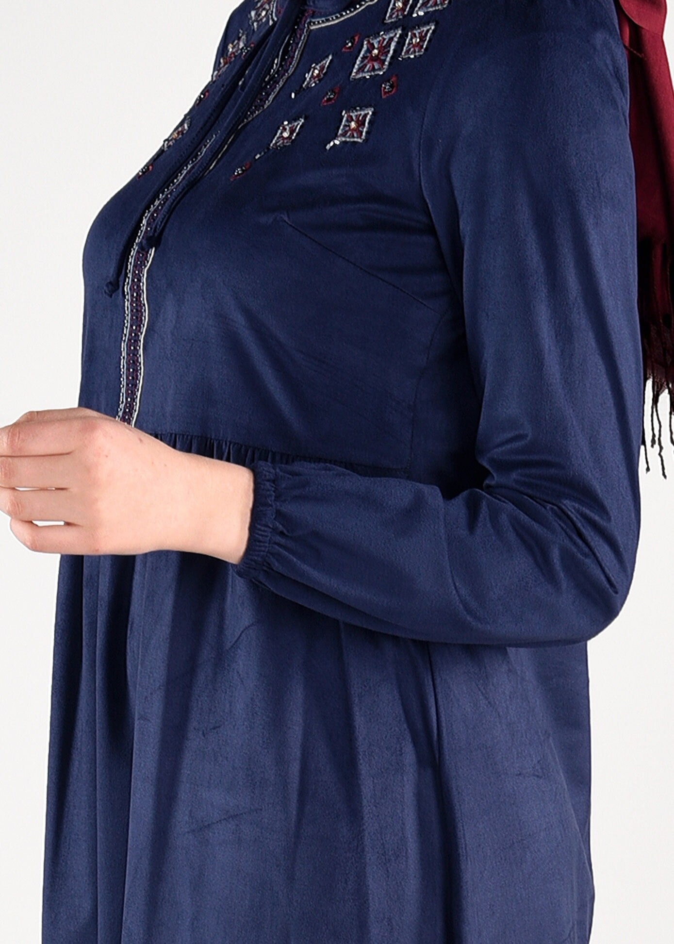 Tesettür giyim LACİVERT NAKIŞ BONCUK İŞLEMELİ TUNİK 4841