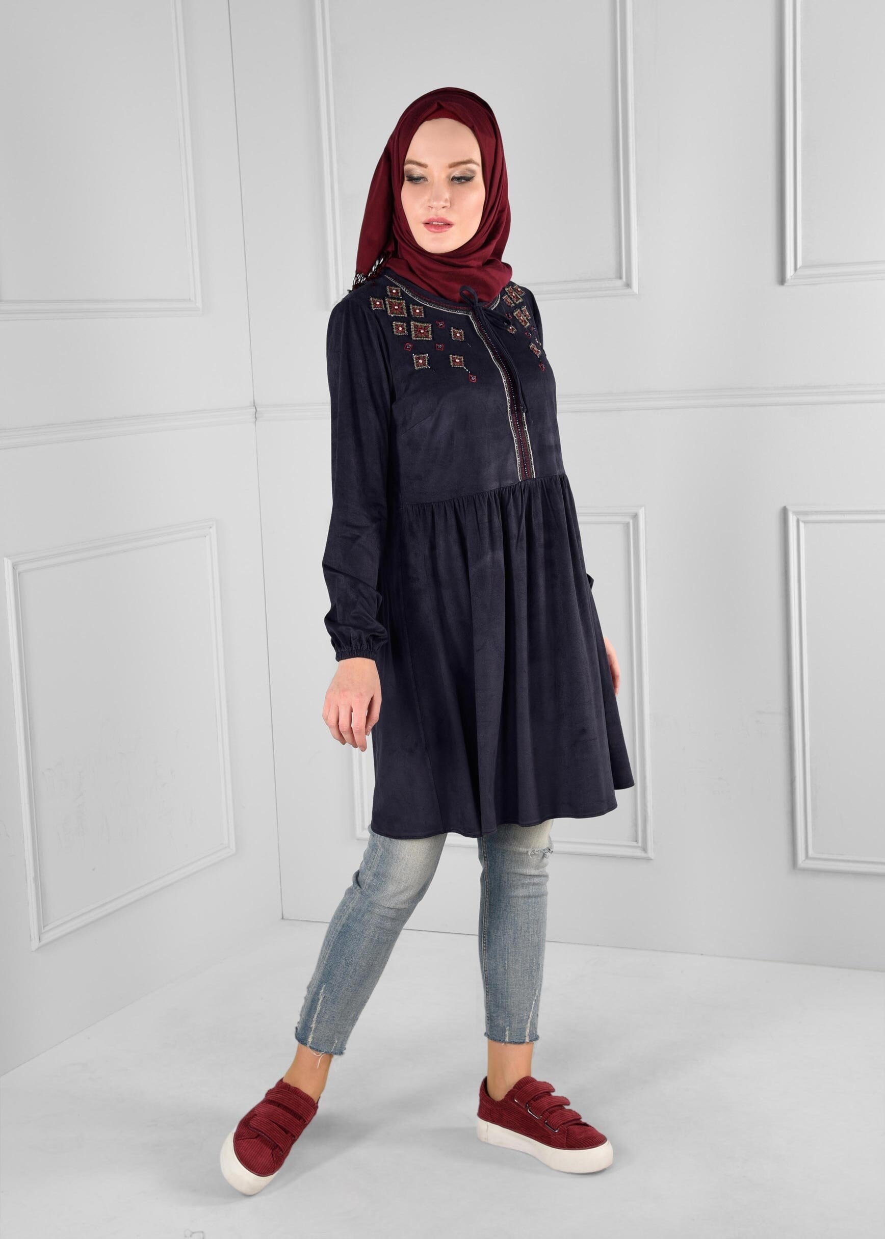 Tesettür giyim LACİVERT NAKIŞ BONCUK İŞLEMELİ TUNİK 4841