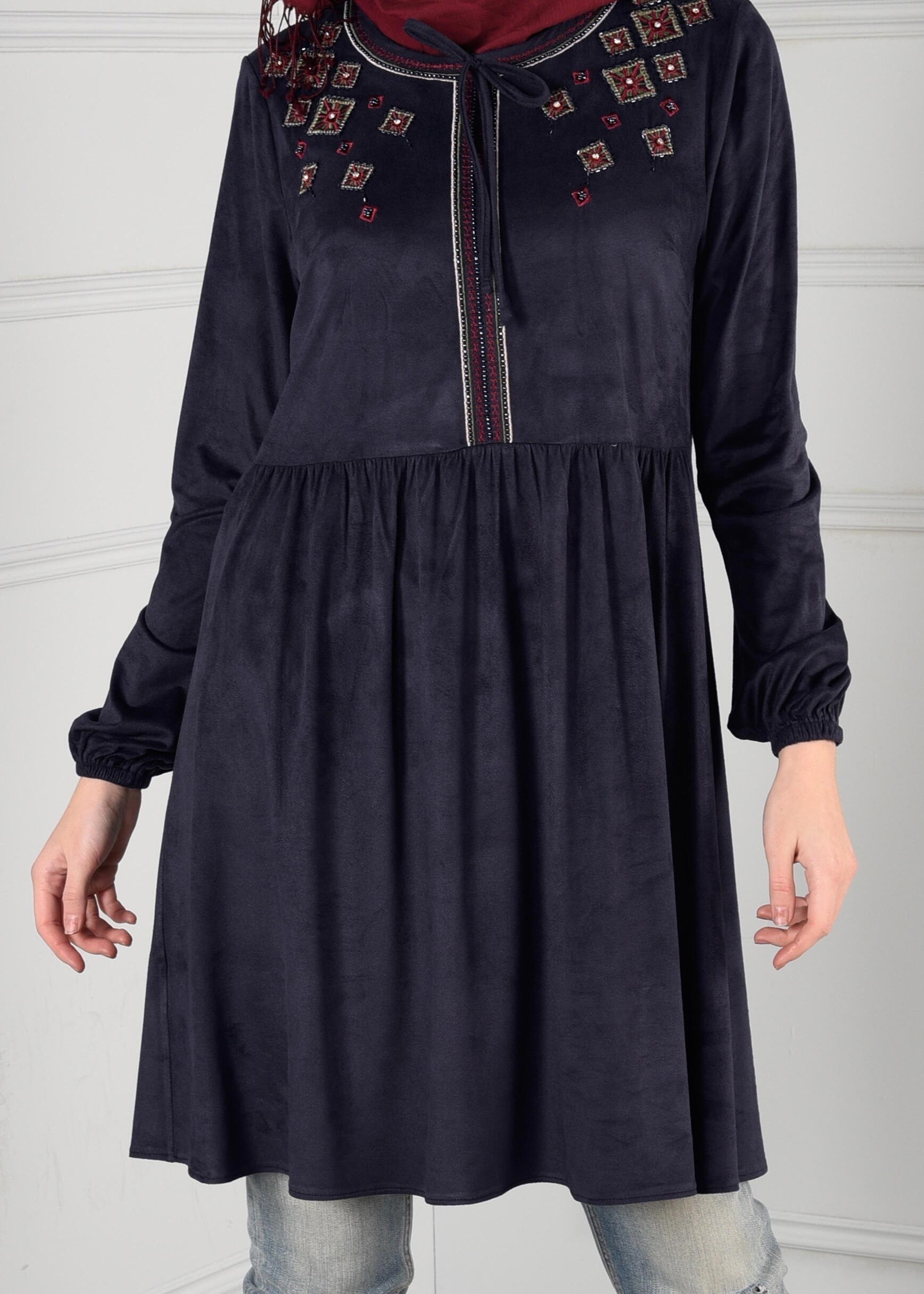 Tesettür giyim LACİVERT NAKIŞ BONCUK İŞLEMELİ TUNİK 4841