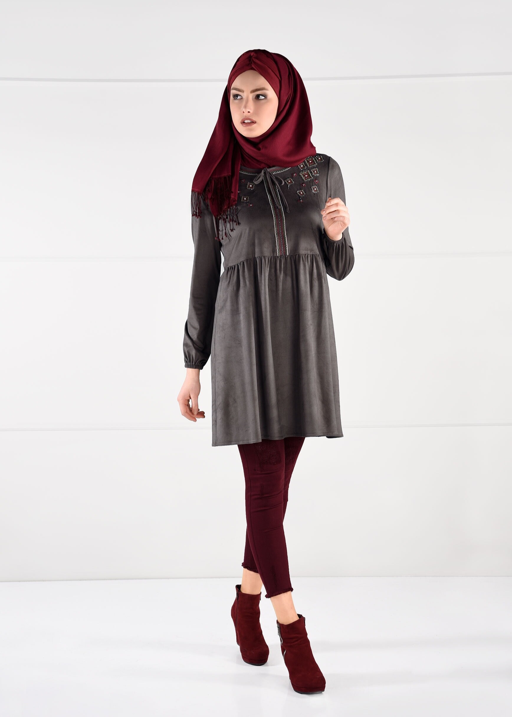 Tesettür giyim VİZON NAKIŞ BONCUK İŞLEMELİ TUNİK 4841