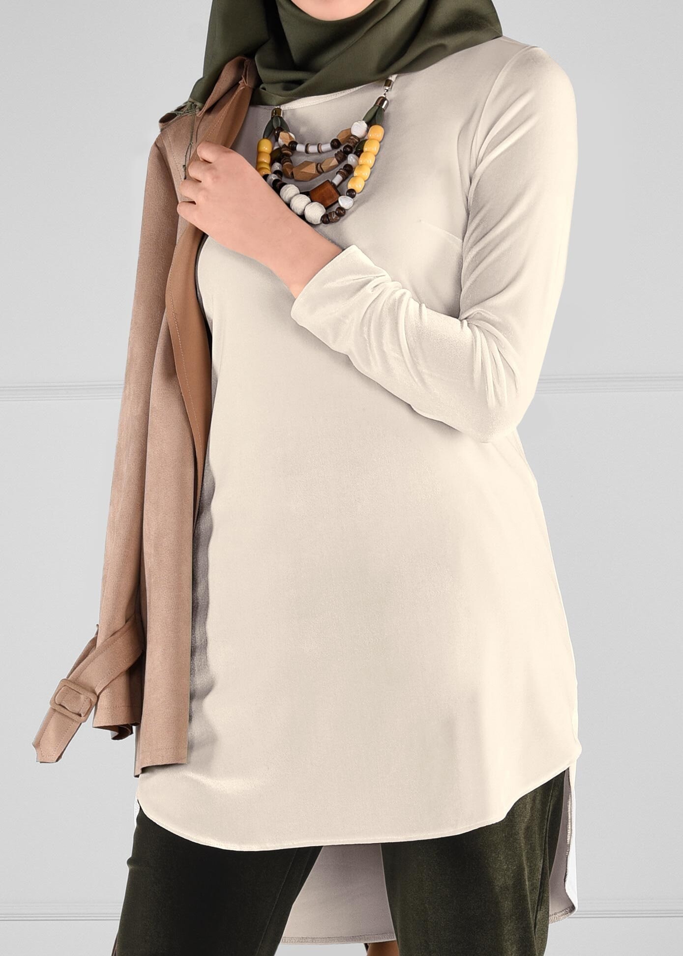 Tesettür giyim BEYAZ ASİMETRİK KESİM KADİFE TUNİK 4842