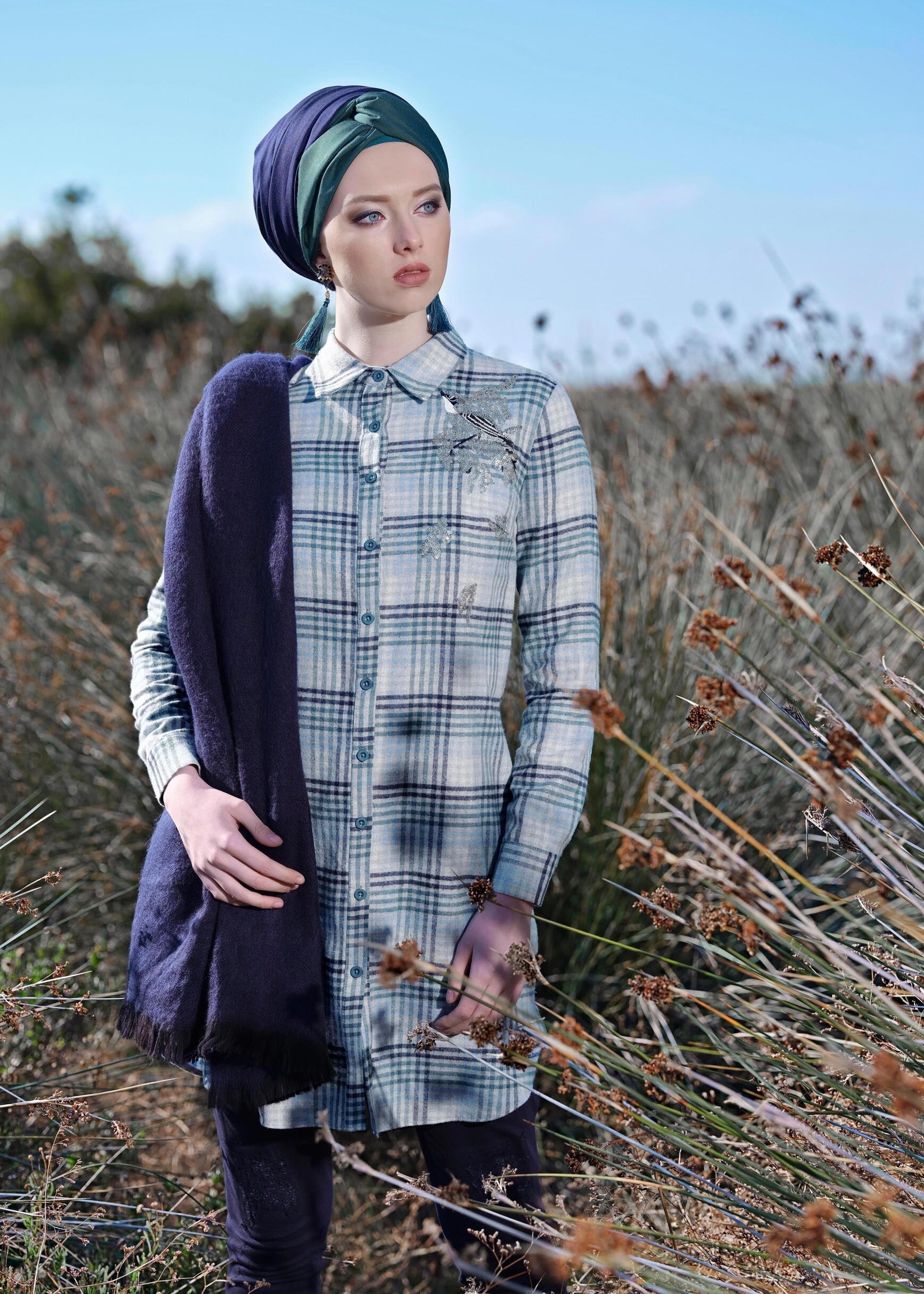 Tesettür giyim MAVİ PAYET İŞLEMELİ DÜĞMELİ EKOSE TUNİK 4853