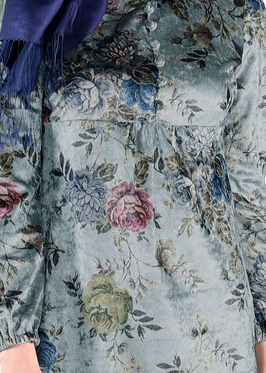 Tesettür giyim MAVİ MANŞETLERİ LASTİKLİ ÇİÇEK DESENLİ KADİFE TUNİK 4856 