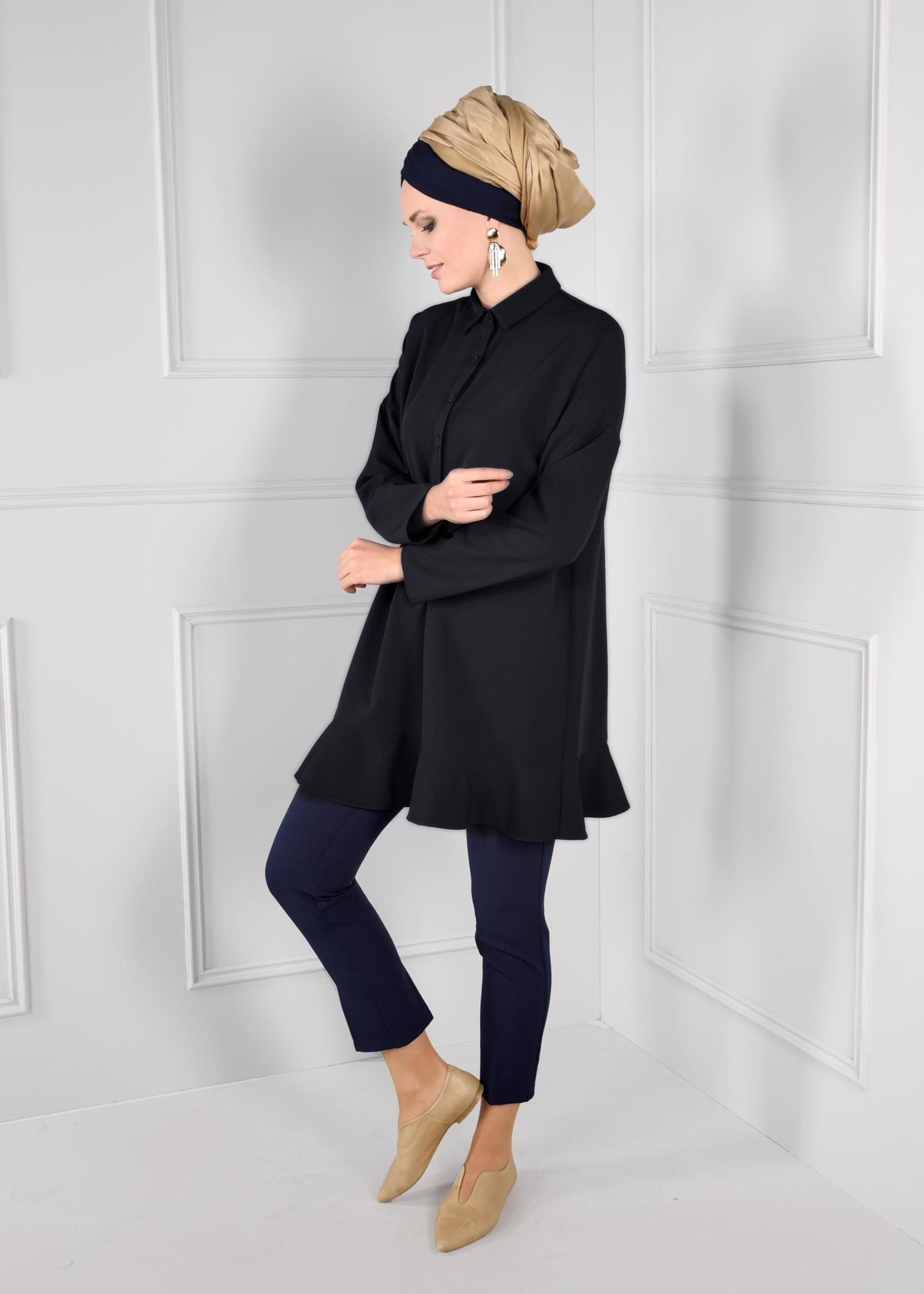 Tesettür giyim SİYAH YAKASI DÜĞMELİ VOLANLI GENİŞ KESİM TUNİK 4864