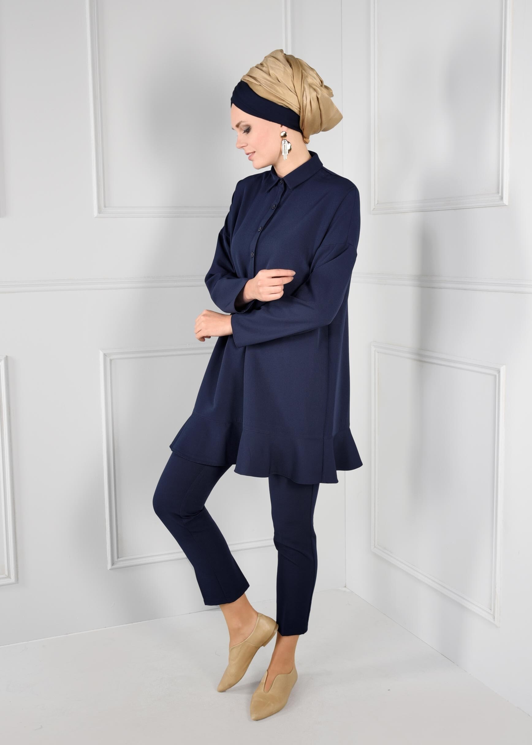 Tesettür giyim LACİVERT YAKASI DÜĞMELİ VOLANLI GENİŞ KESİM TUNİK 4864