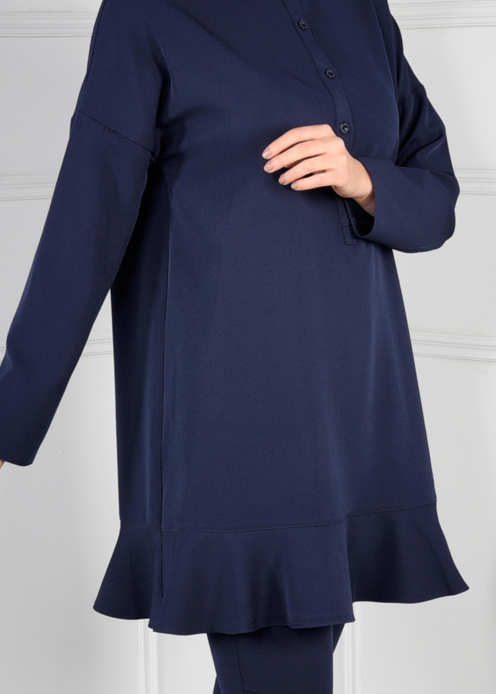 Tesettür giyim LACİVERT YAKASI DÜĞMELİ VOLANLI GENİŞ KESİM TUNİK 4864
