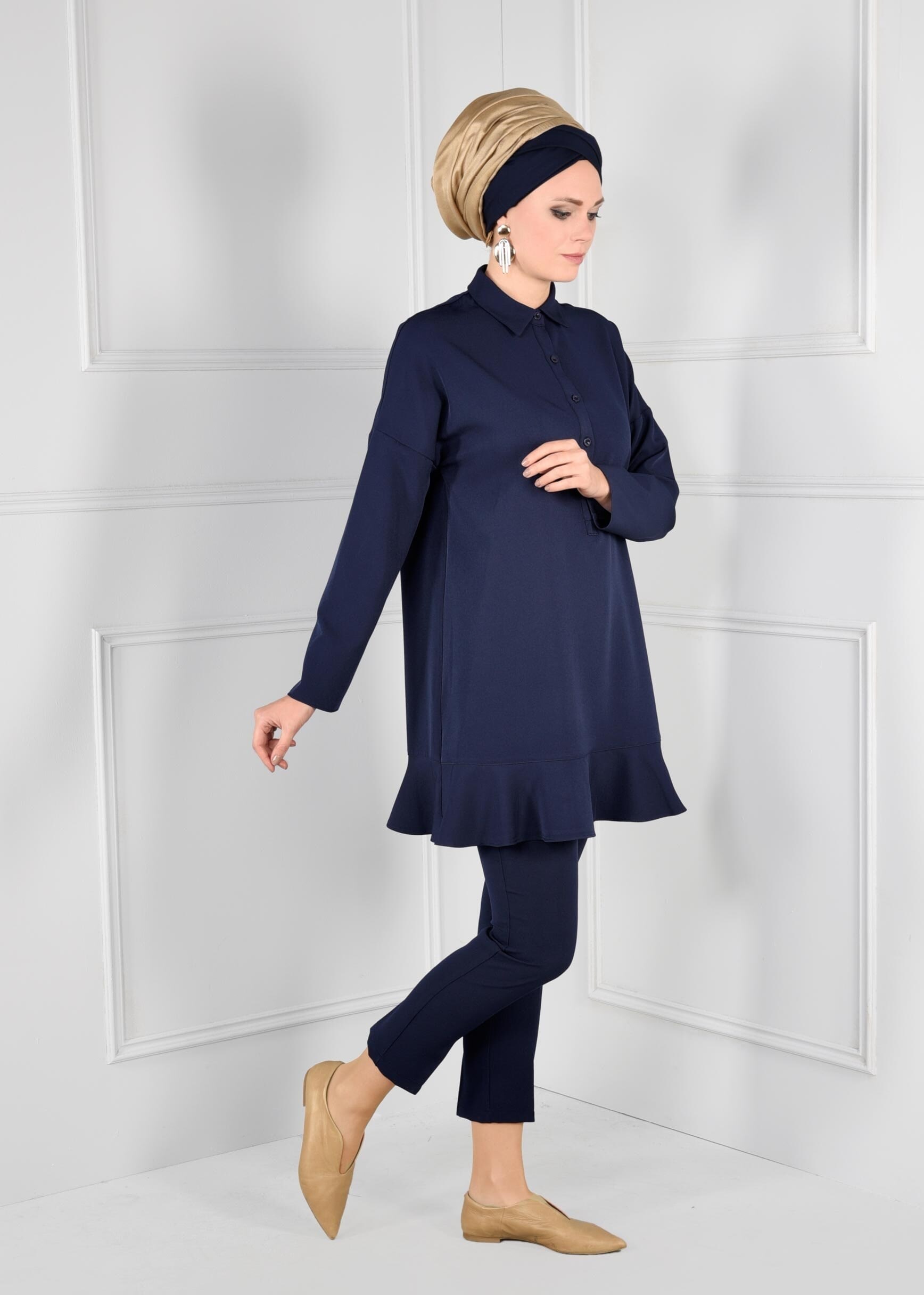 Tesettür giyim LACİVERT YAKASI DÜĞMELİ VOLANLI GENİŞ KESİM TUNİK 4864