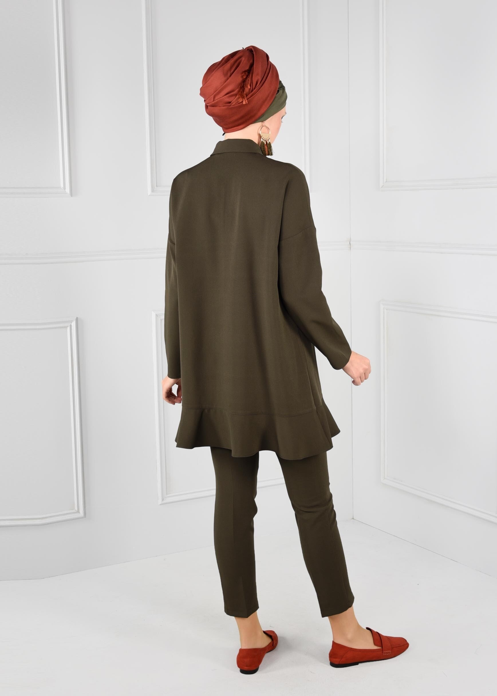 Tesettür giyim HAKİ YAKASI DÜĞMELİ VOLANLI GENİŞ KESİM TUNİK 4864