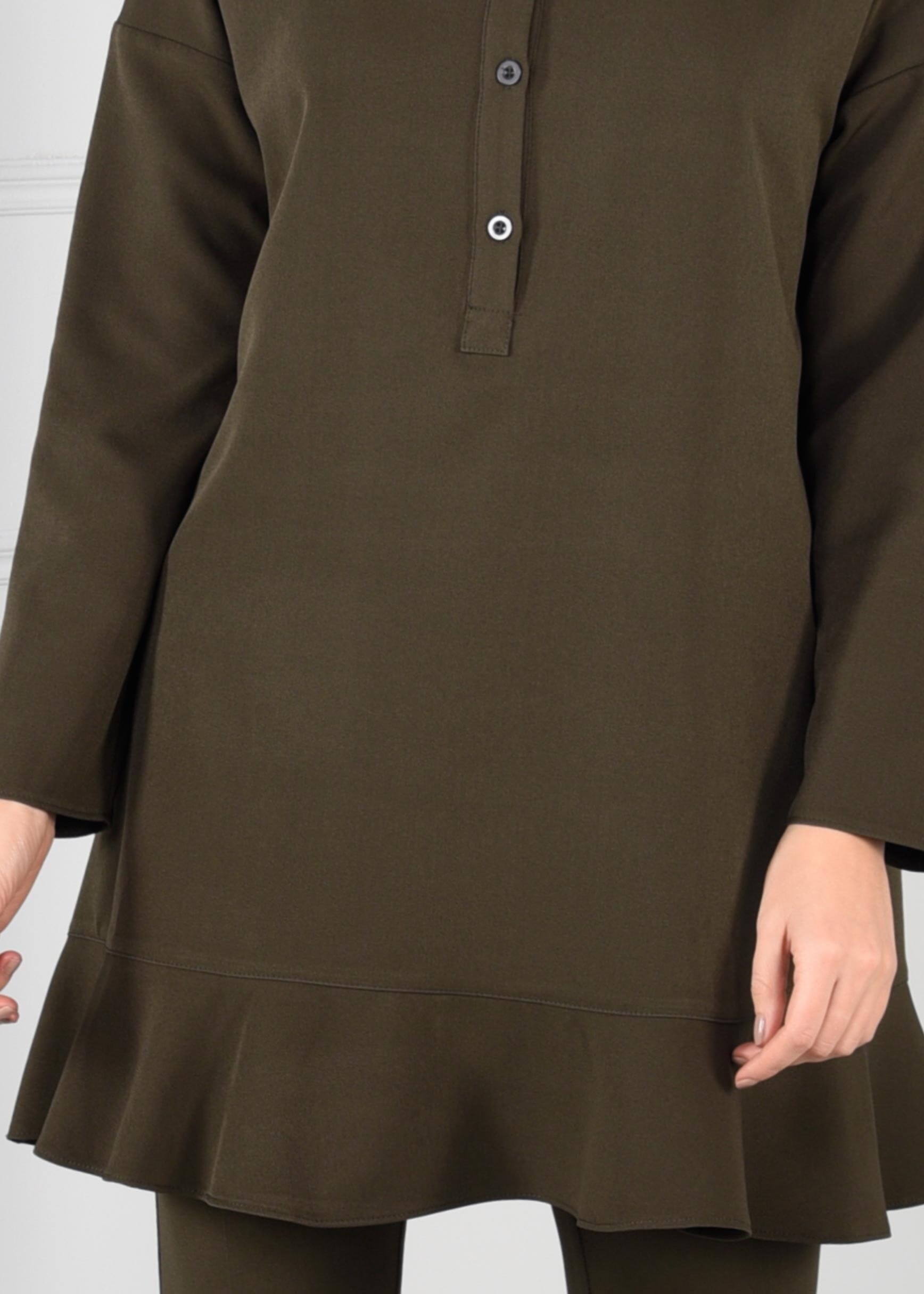 Tesettür giyim HAKİ YAKASI DÜĞMELİ VOLANLI GENİŞ KESİM TUNİK 4864