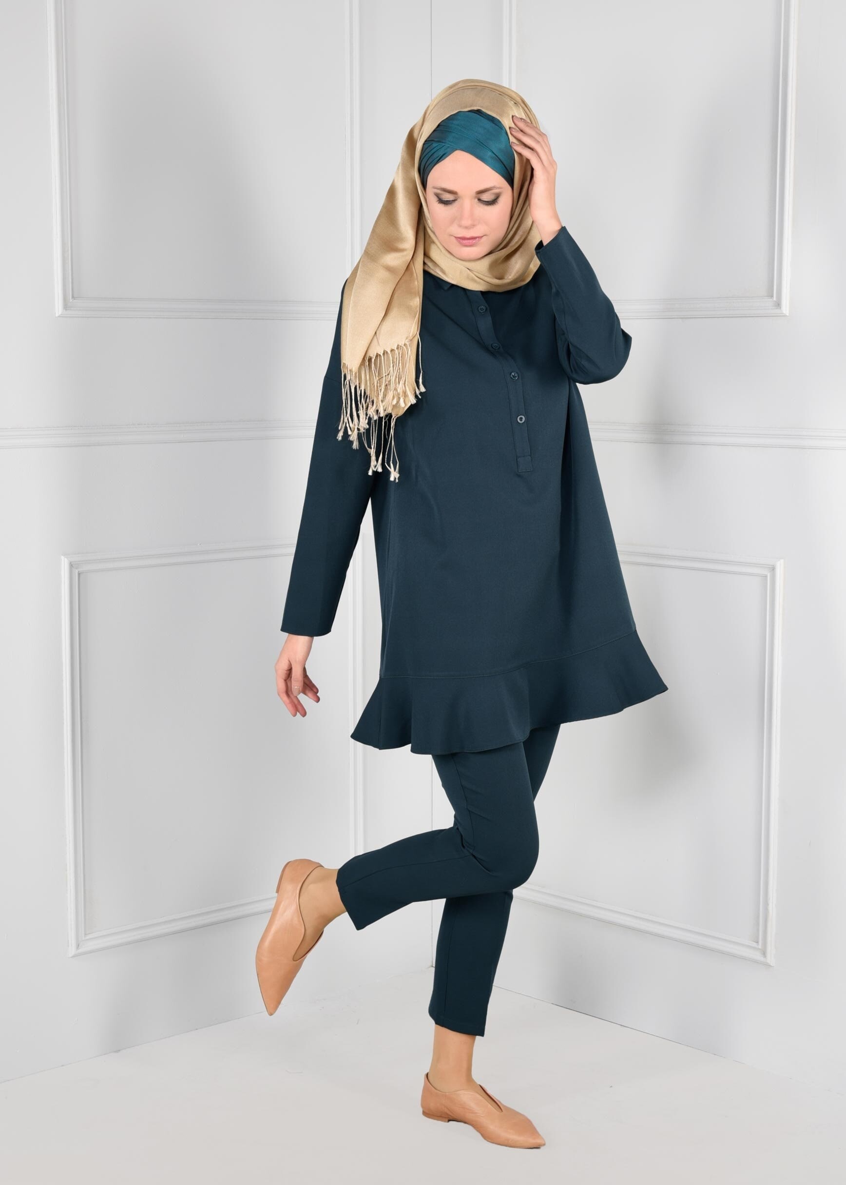 Tesettür giyim YEŞİL YAKASI DÜĞMELİ VOLANLI GENİŞ KESİM TUNİK 4864