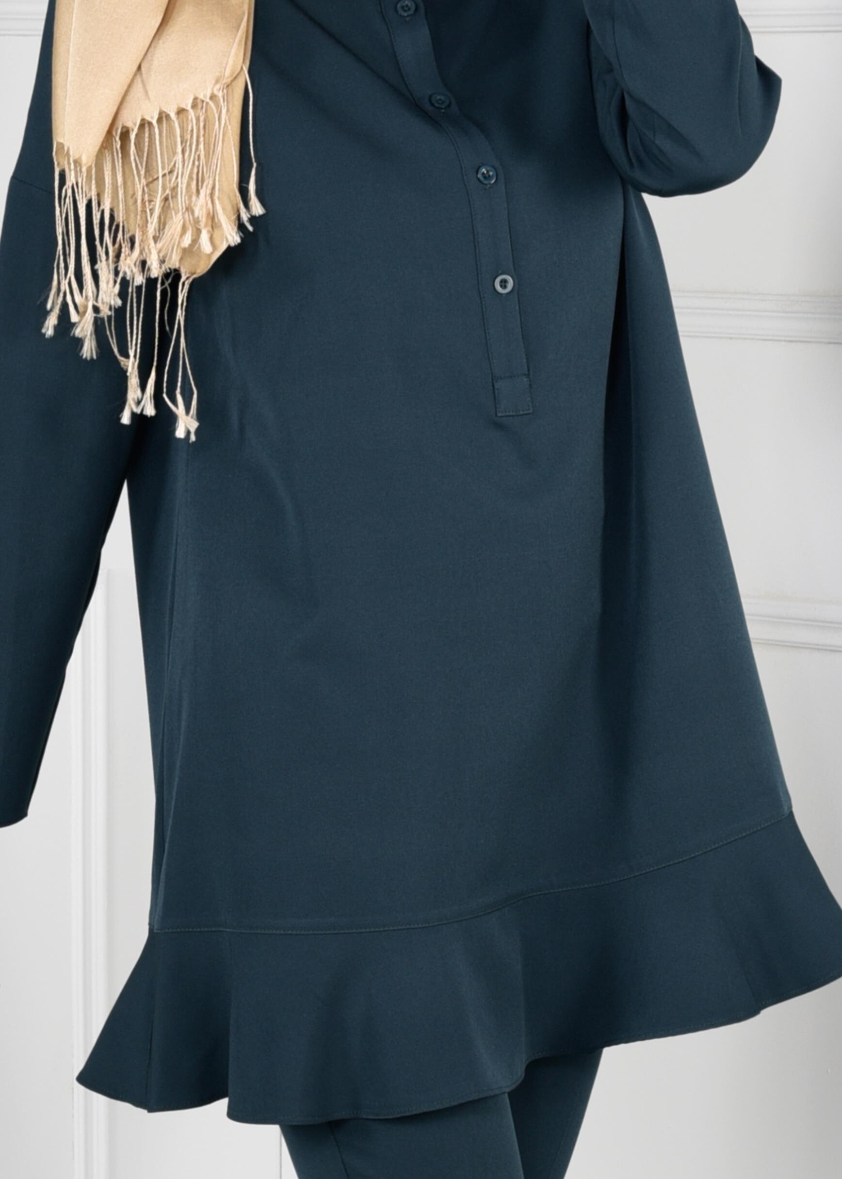 Tesettür giyim YEŞİL YAKASI DÜĞMELİ VOLANLI GENİŞ KESİM TUNİK 4864