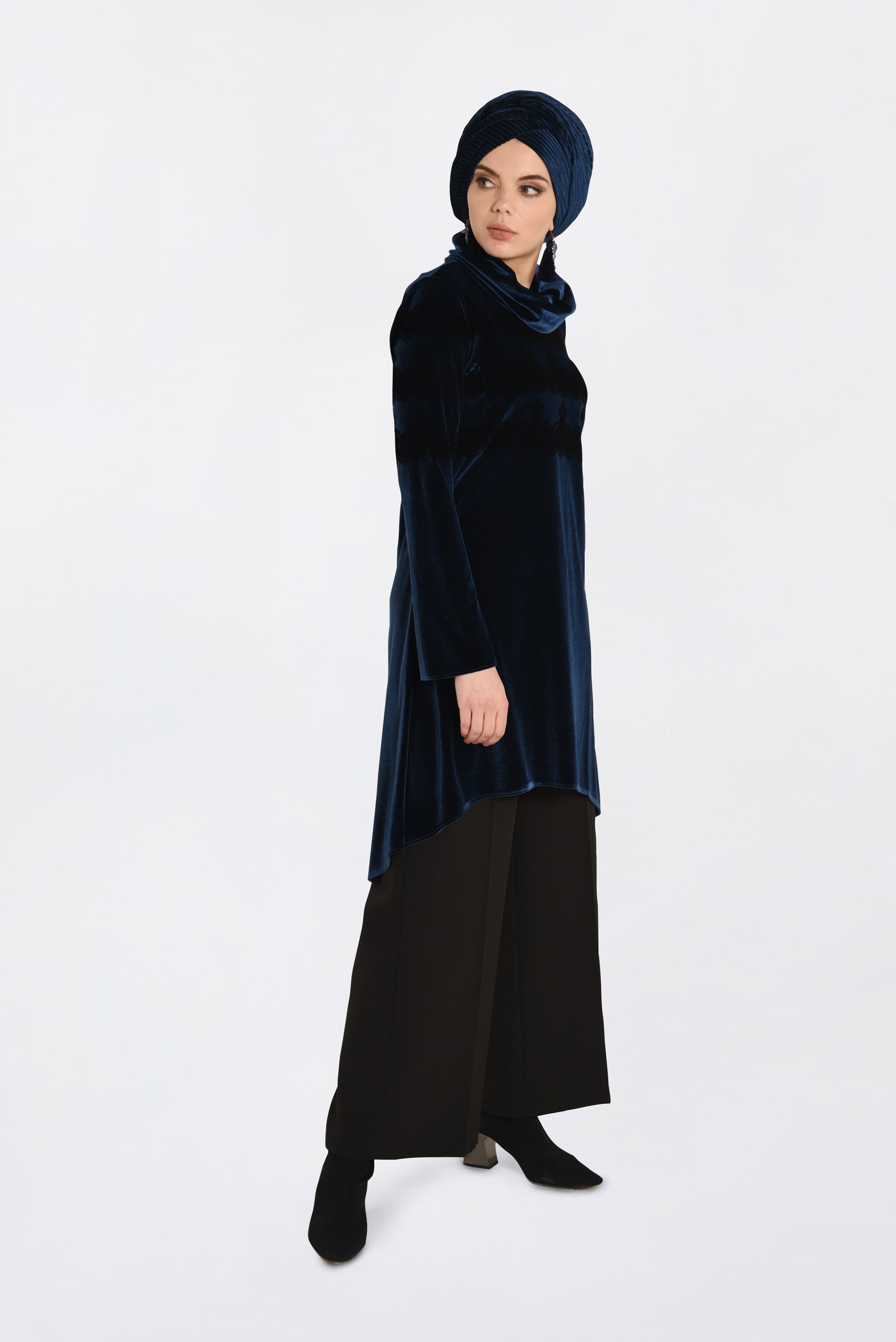 Tesettür giyim LACİVERT ŞAL YAKA DANTELLİ ASİMETRİK KESİM TUNİK 4870 