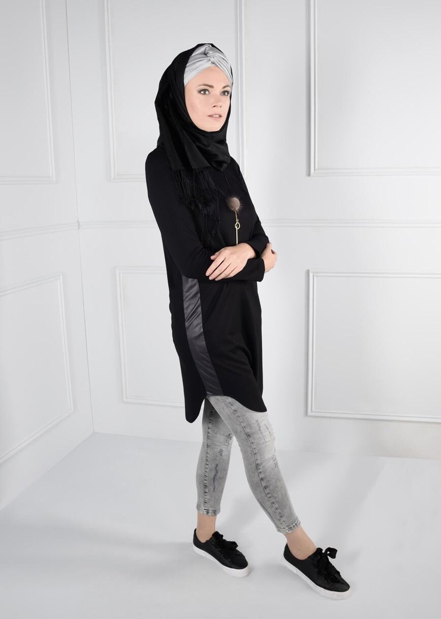 Tesettür giyim SİYAH YANLARI DERİ BİYE ŞERİT DETAYLI TUNİK 4995