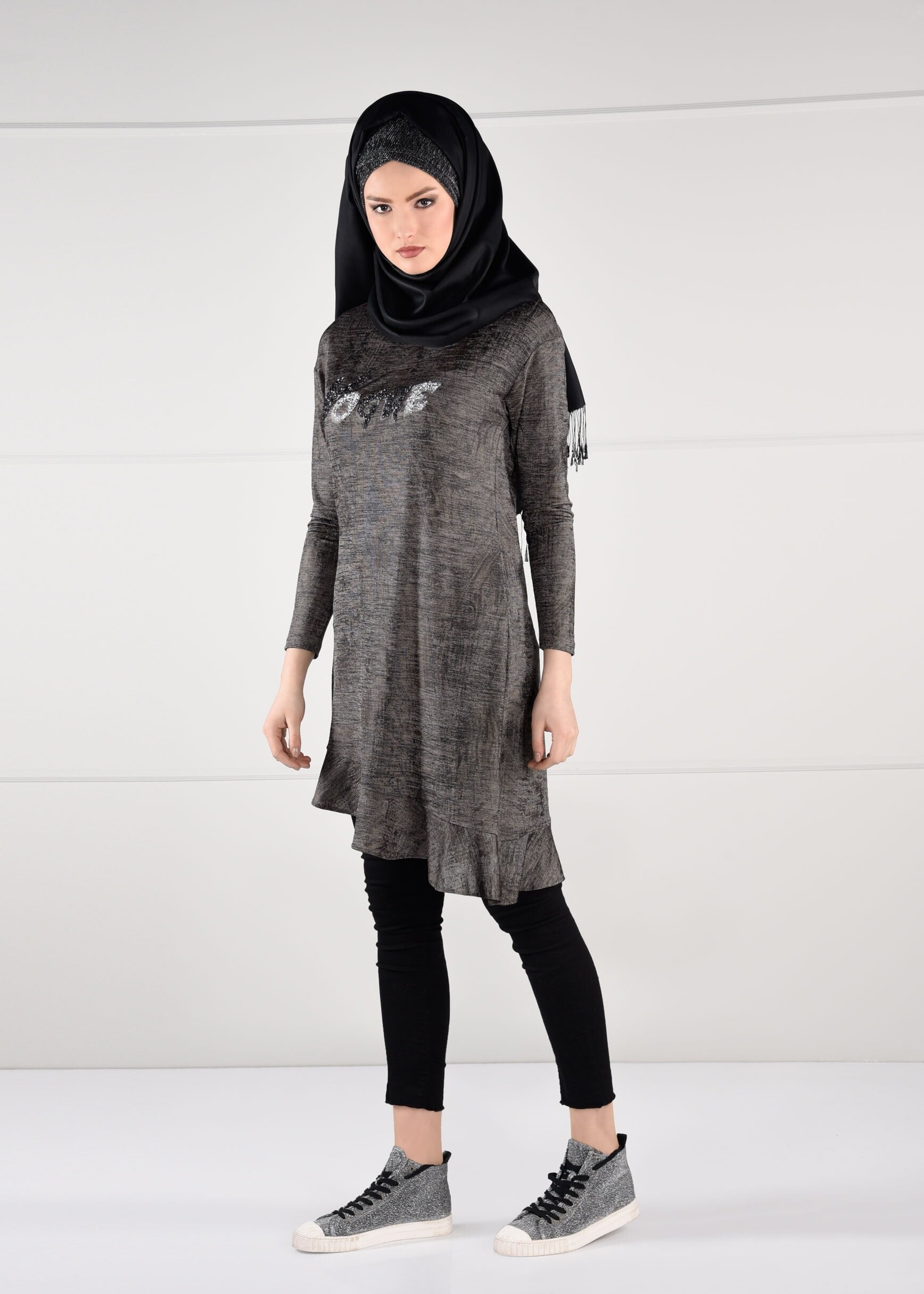 Tesettür giyim BEJ PAYETLİ ASİMETRİK KESİM TUNİK 4829-1 