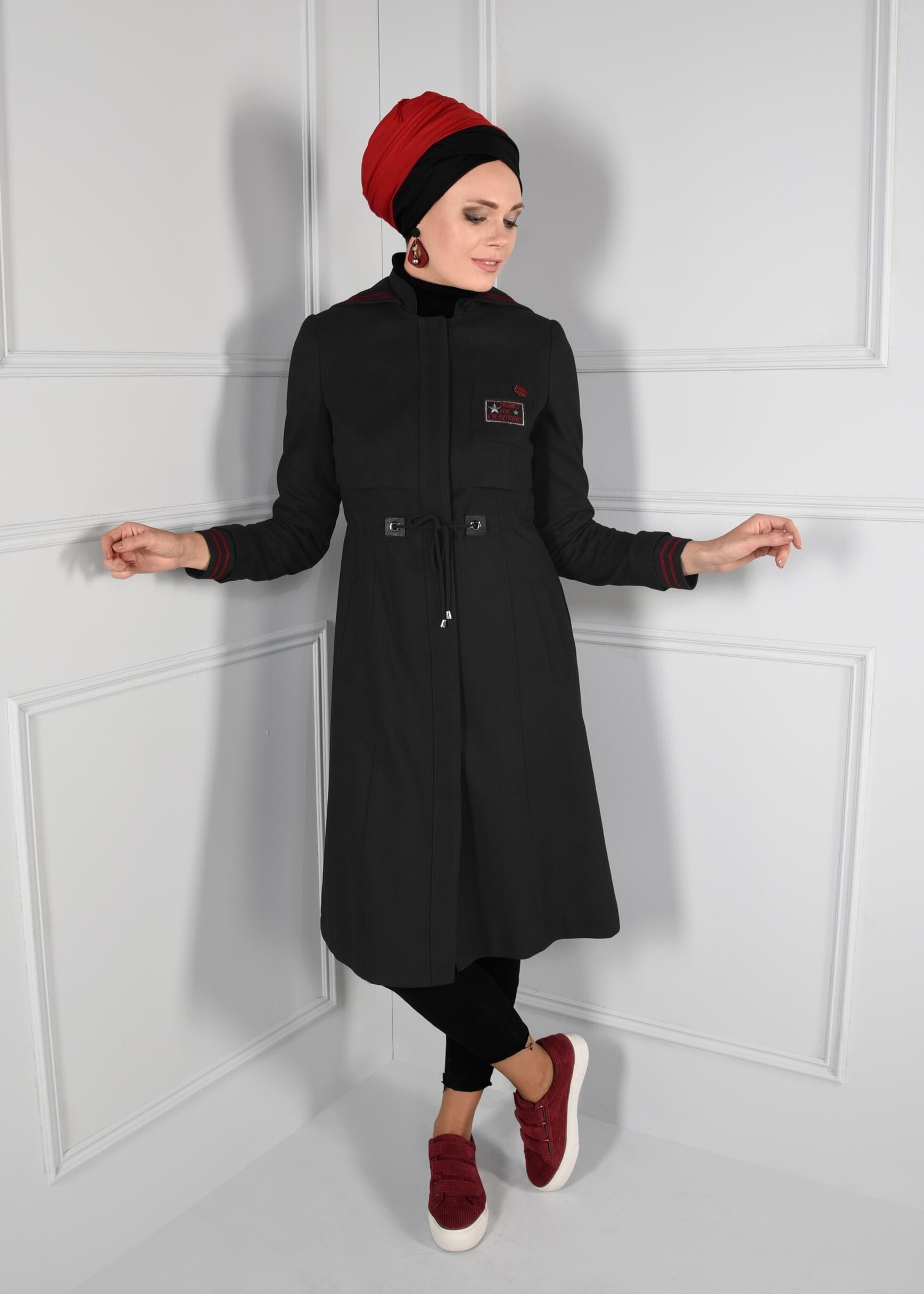 Tesettür giyim SİYAH HAKİM YAKA KAPÜŞONLU BELDEN BAĞCIKLI TRENÇKOT 1135 