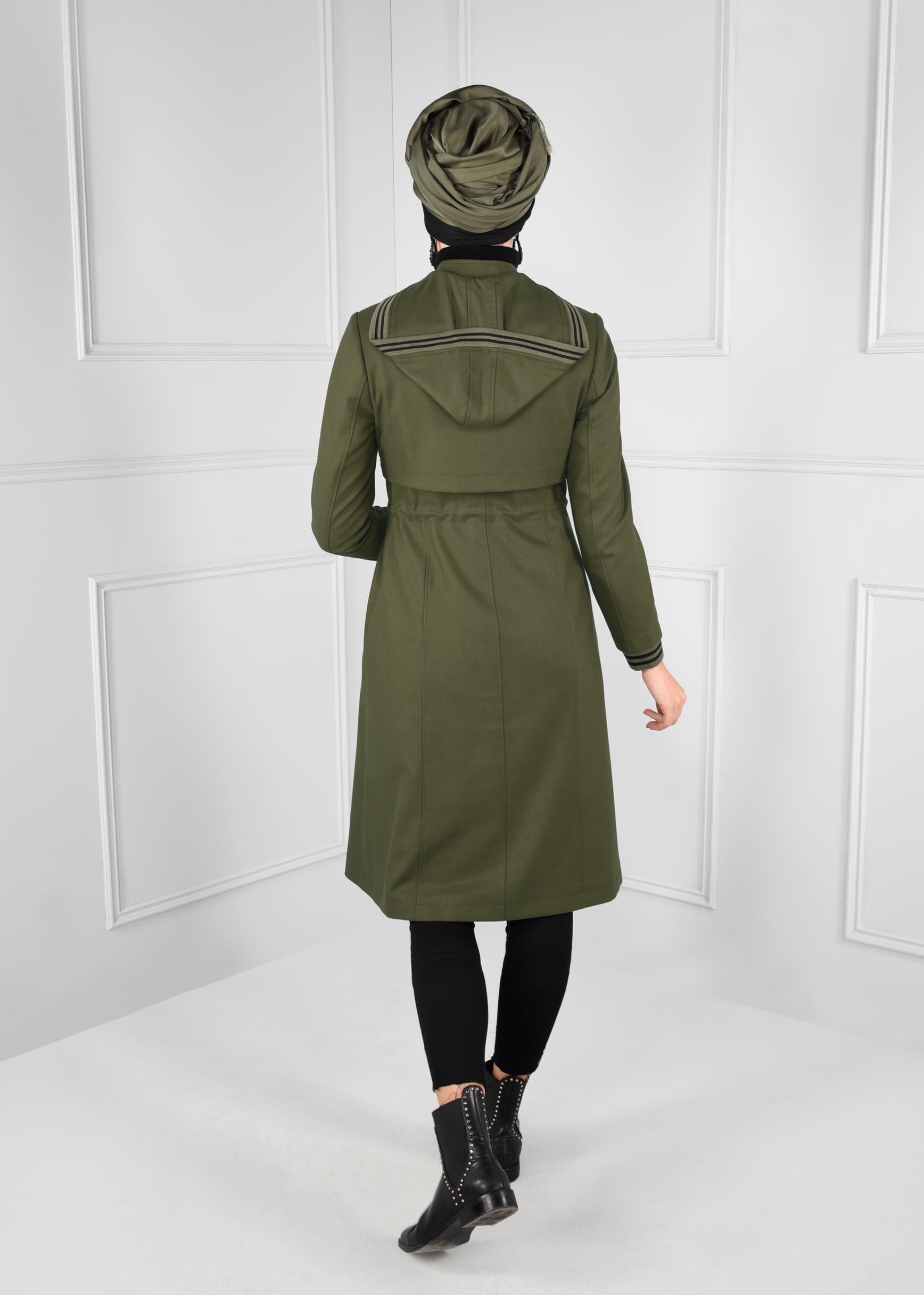 Tesettür giyim HAKİ HAKİM YAKA KAPÜŞONLU BELDEN BAĞCIKLI TRENÇKOT 1135 