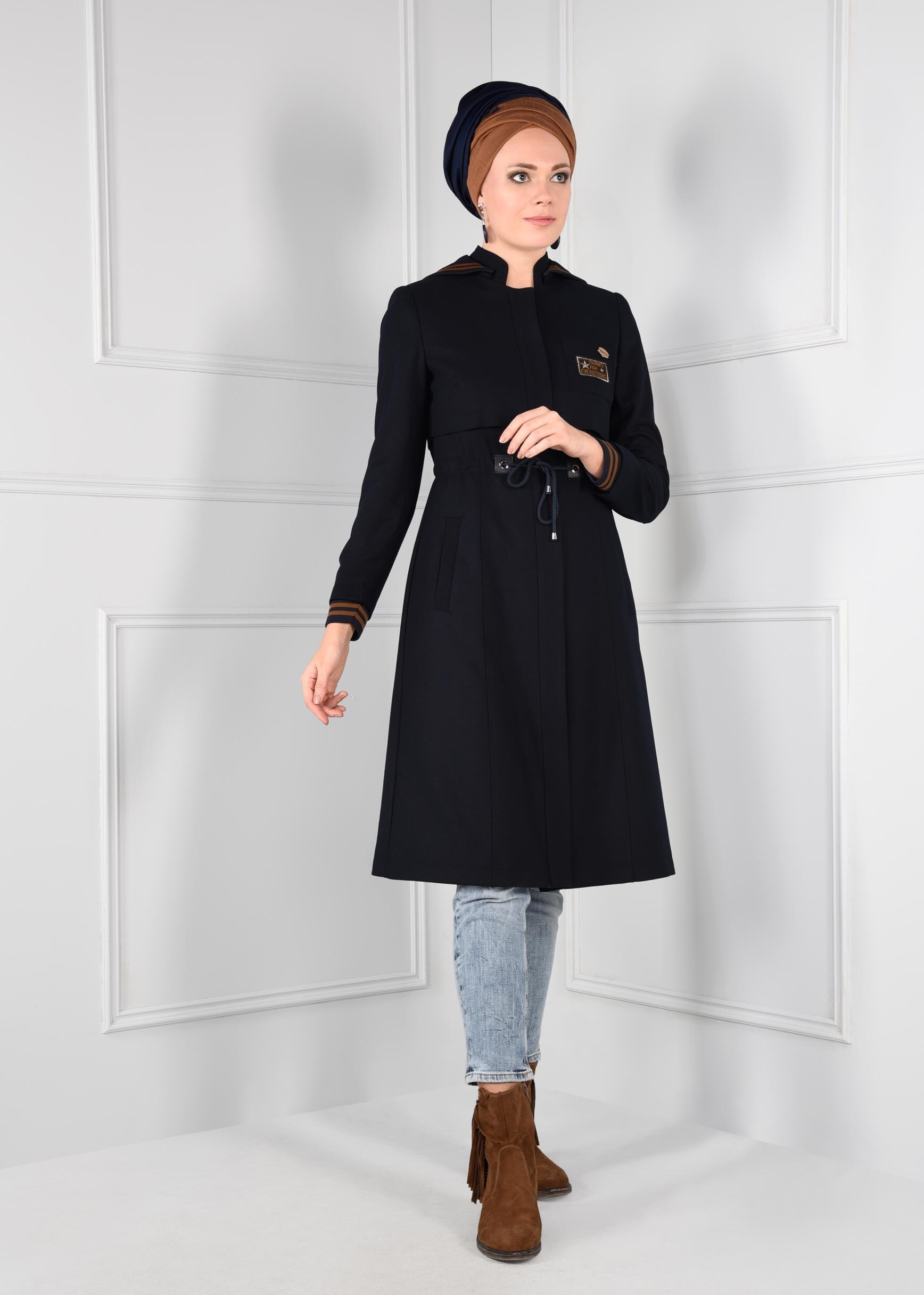 Tesettür giyim LACİVERT HAKİM YAKA KAPÜŞONLU BELDEN BAĞCIKLI TRENÇKOT 1135 