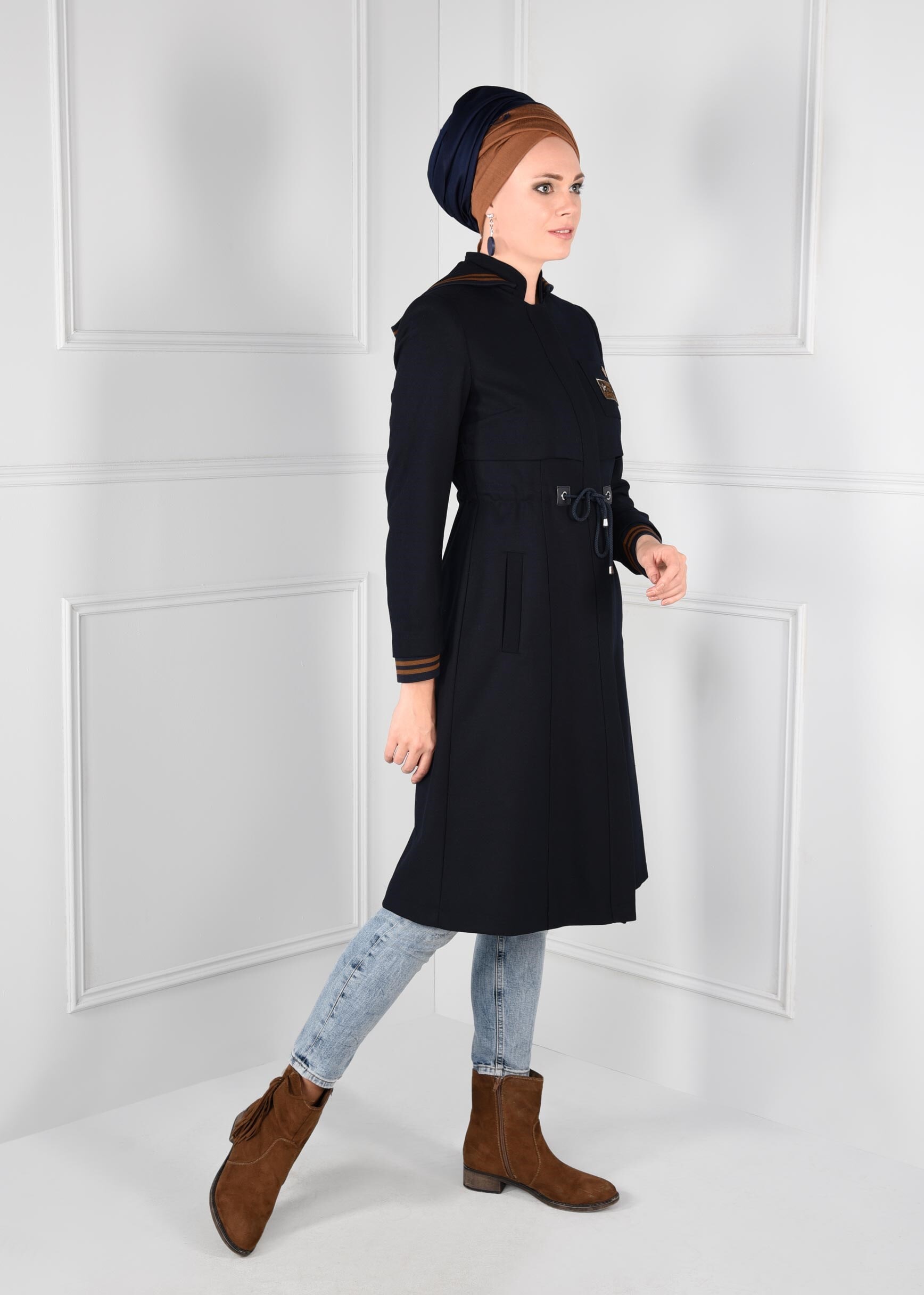 Tesettür giyim LACİVERT HAKİM YAKA KAPÜŞONLU BELDEN BAĞCIKLI TRENÇKOT 1135 
