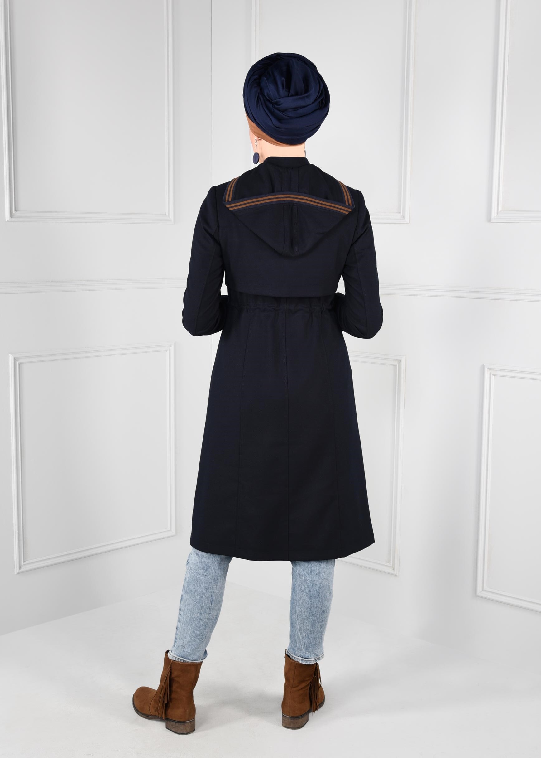 Tesettür giyim LACİVERT HAKİM YAKA KAPÜŞONLU BELDEN BAĞCIKLI TRENÇKOT 1135 