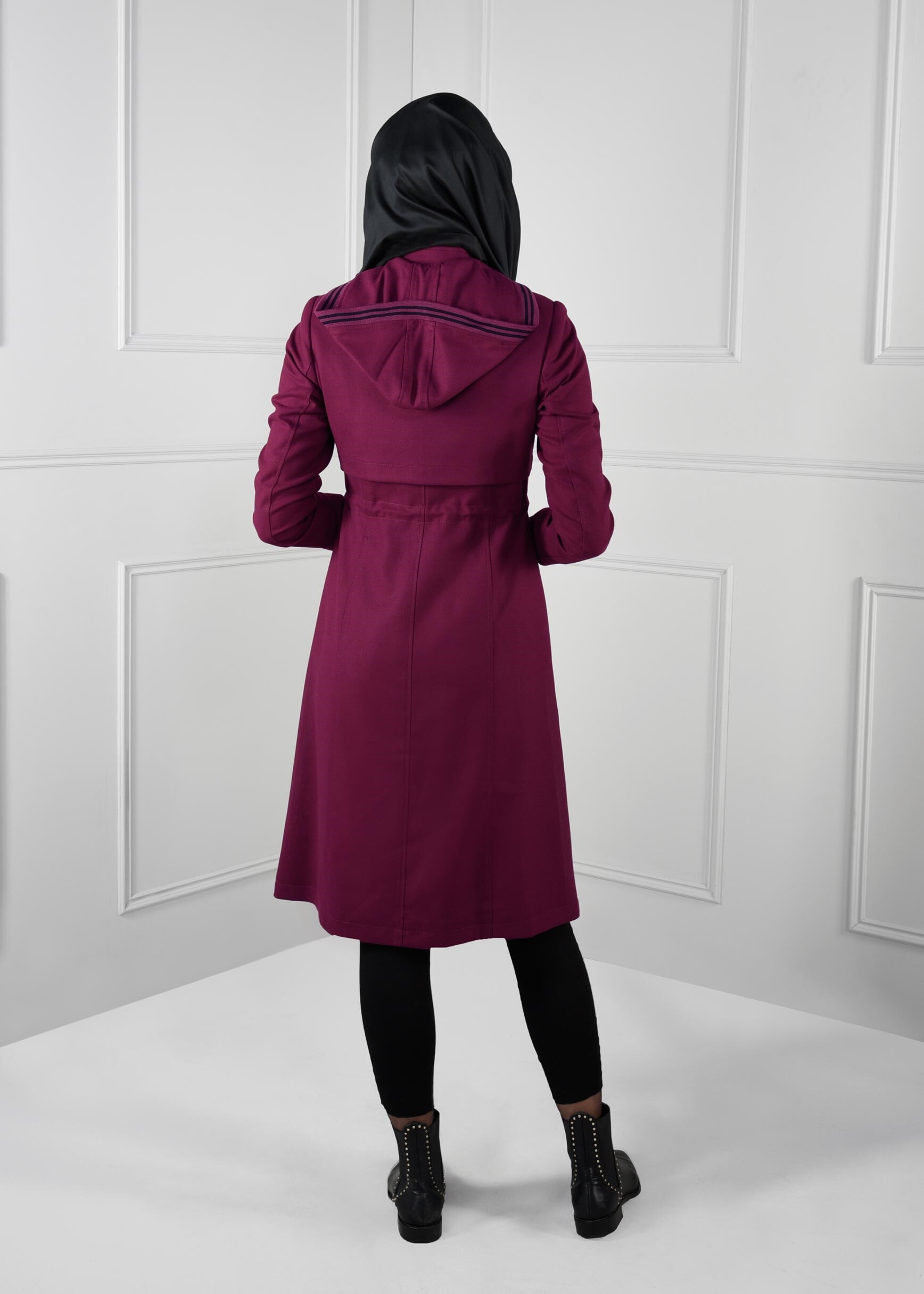 Tesettür giyim MOR HAKİM YAKA KAPÜŞONLU BELDEN BAĞCIKLI TRENÇKOT 1135 