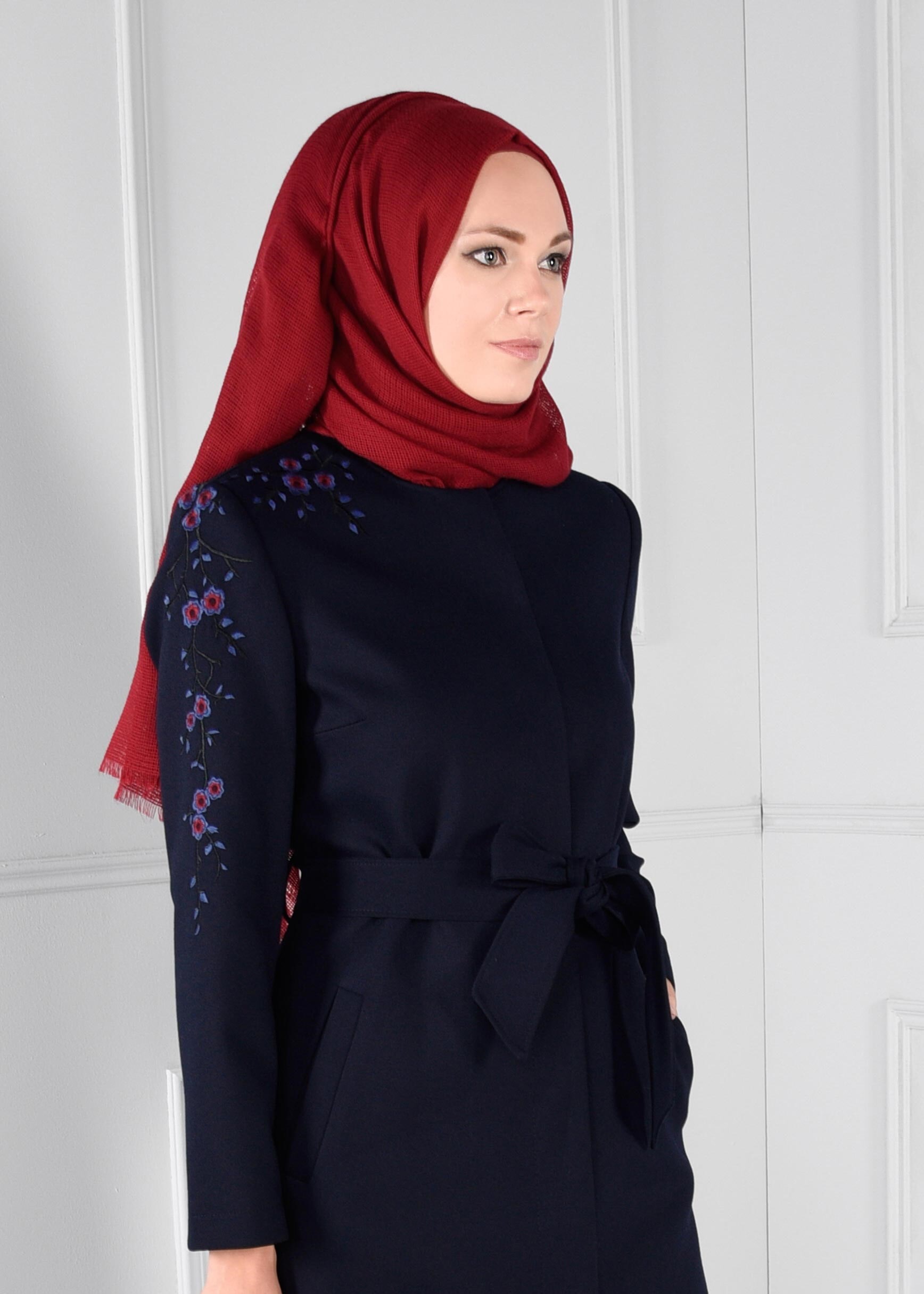 Tesettür giyim LACİVERT NAKIŞLI KAŞE KABAN 1139