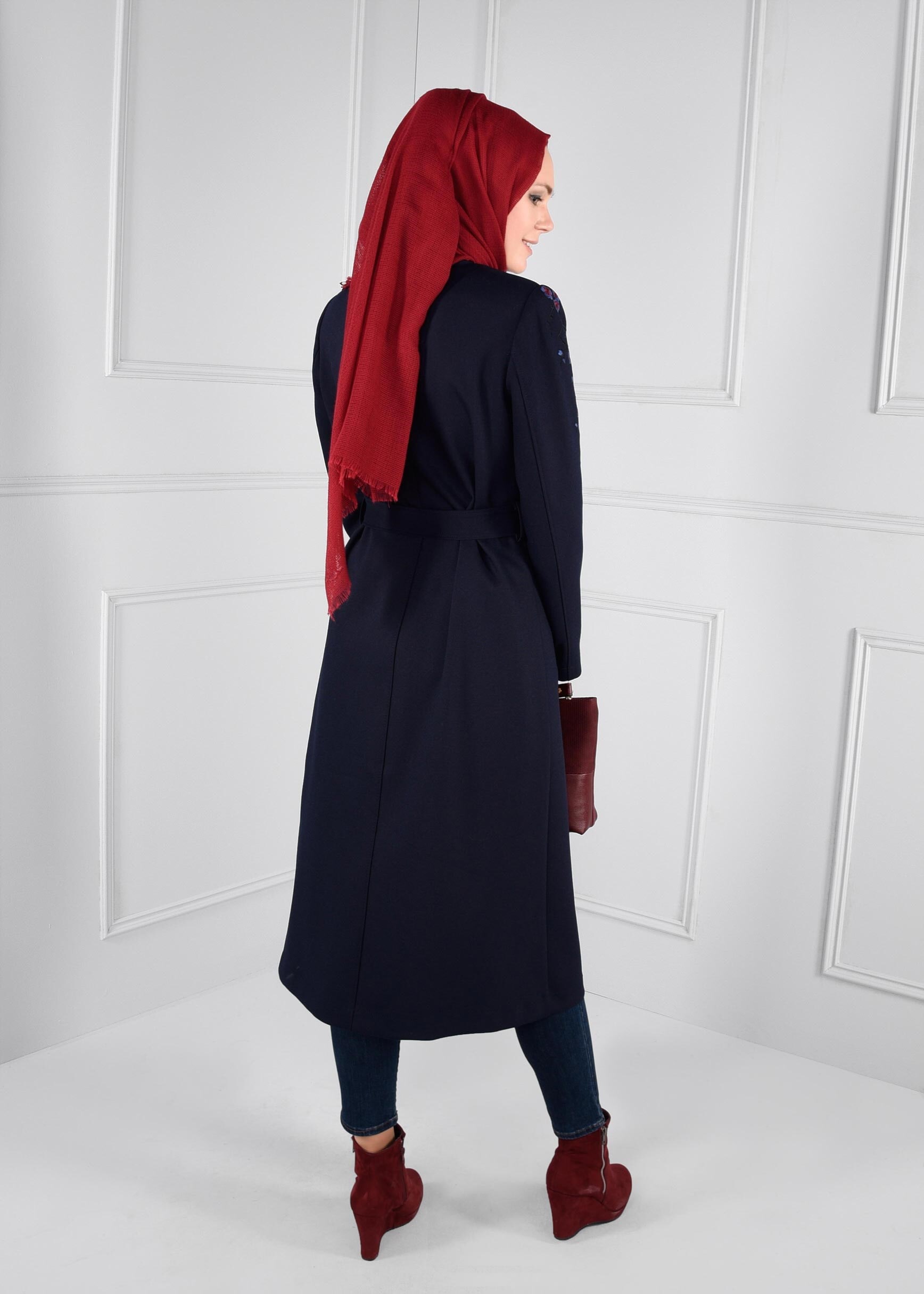 Tesettür giyim LACİVERT NAKIŞLI KAŞE KABAN 1139