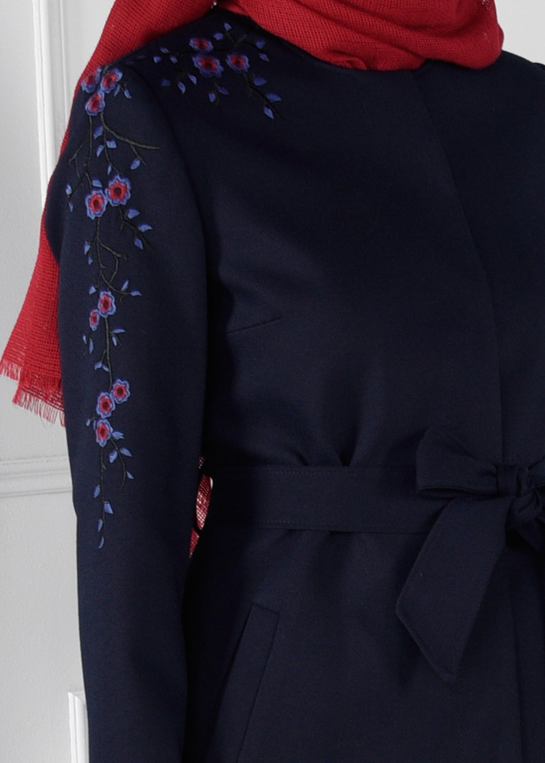 Tesettür giyim LACİVERT NAKIŞLI KAŞE KABAN 1139