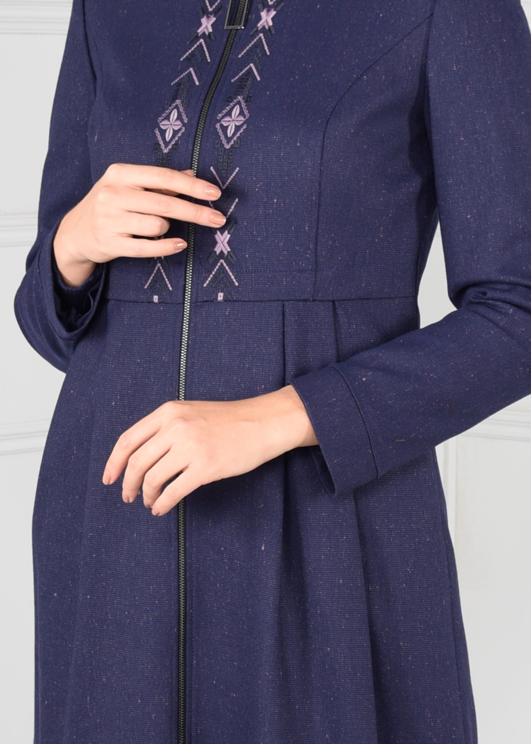 Tesettür giyim LACİVERT NAKIŞ İŞLEMELİ FERMUARLI TRENÇKOT 1145