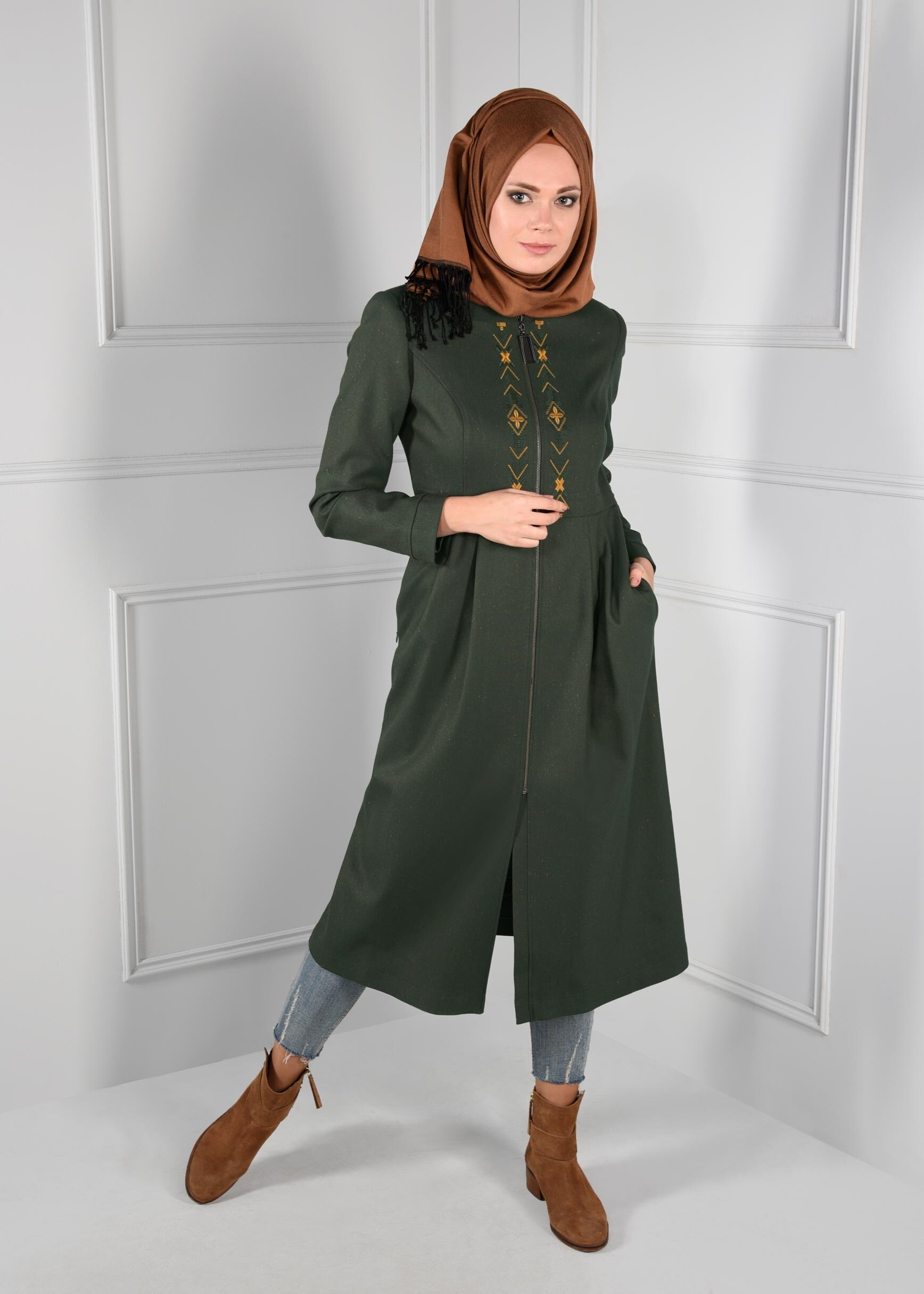 Tesettür giyim YEŞİL NAKIŞ İŞLEMELİ FERMUARLI TRENÇKOT 1145