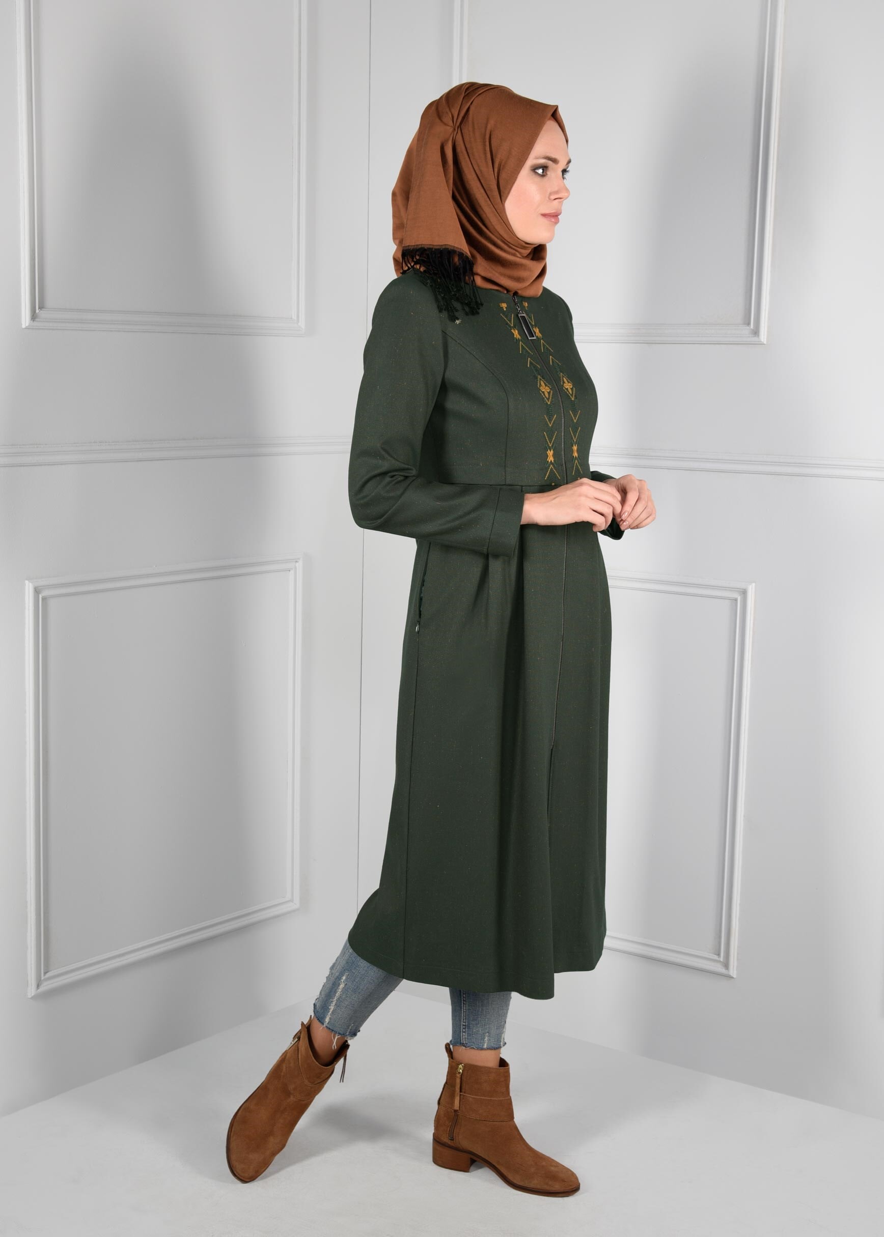 Tesettür giyim YEŞİL NAKIŞ İŞLEMELİ FERMUARLI TRENÇKOT 1145