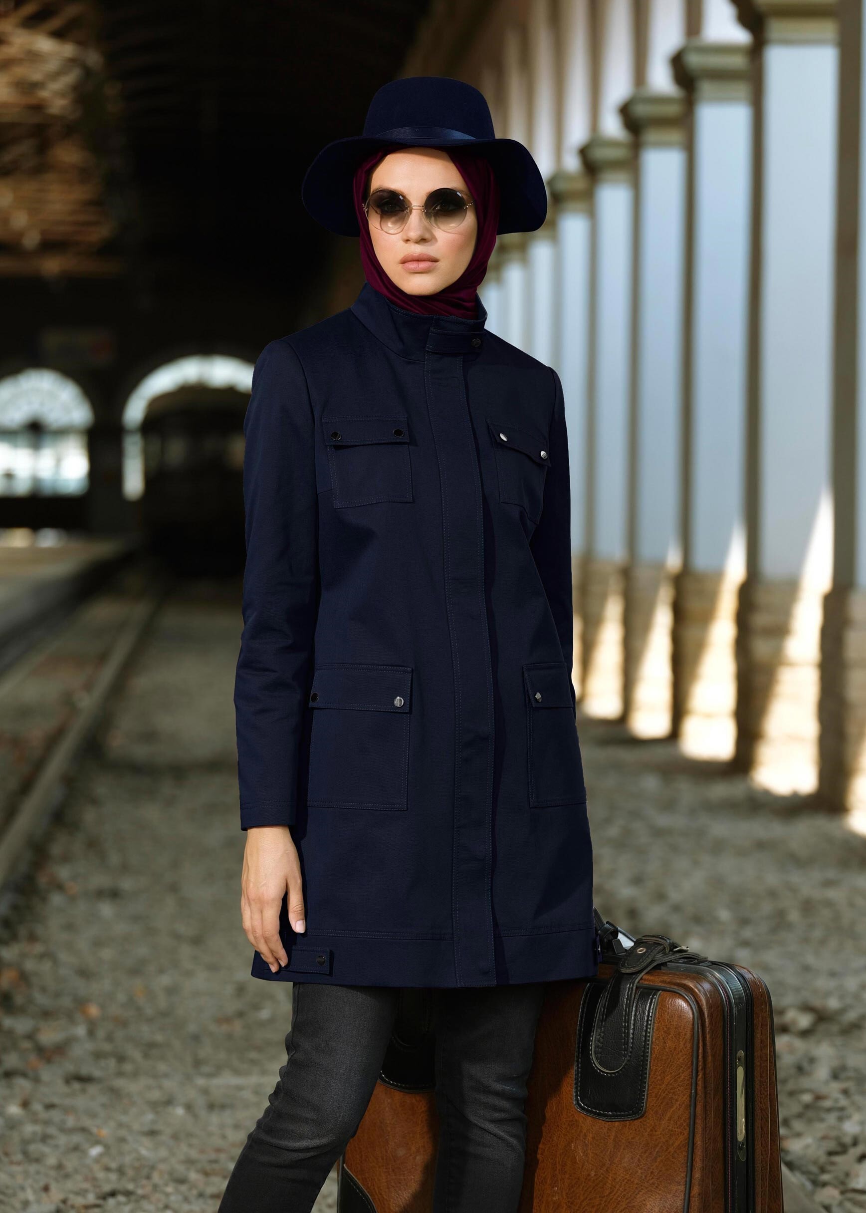 Tesettür giyim LACİVERT SIRTI NAKIŞ İŞLEMELİ CEPLİ TRENÇKOT 1150