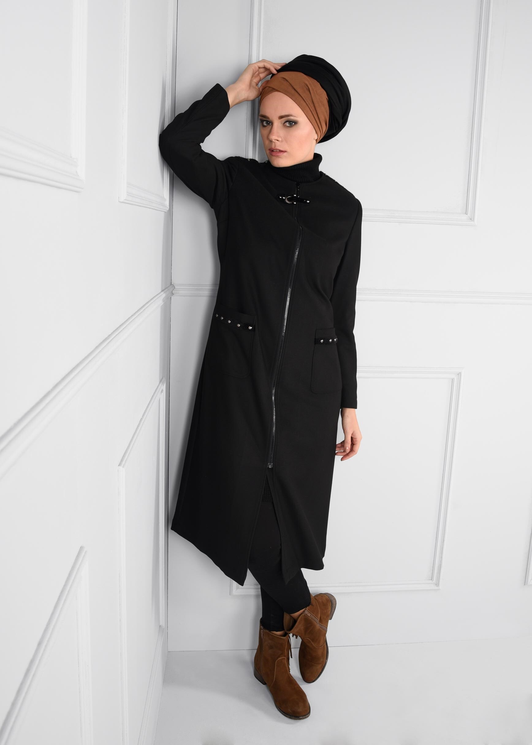 Tesettür giyim SİYAH FERMUARLI CEPLİ BONCUK DETAYLI TRENÇKOT 1151