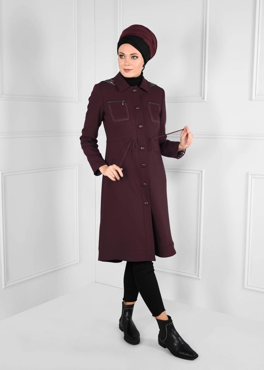 Tesettür giyim MÜRDÜM KAPÜŞONLU BELDEN BÜZGÜLÜ DÜĞMELİ TRENÇKOT 1157
