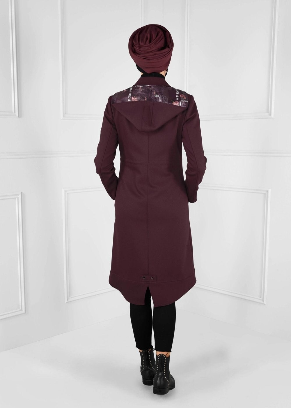 Tesettür giyim MÜRDÜM KAPÜŞONLU BELDEN BÜZGÜLÜ DÜĞMELİ TRENÇKOT 1157