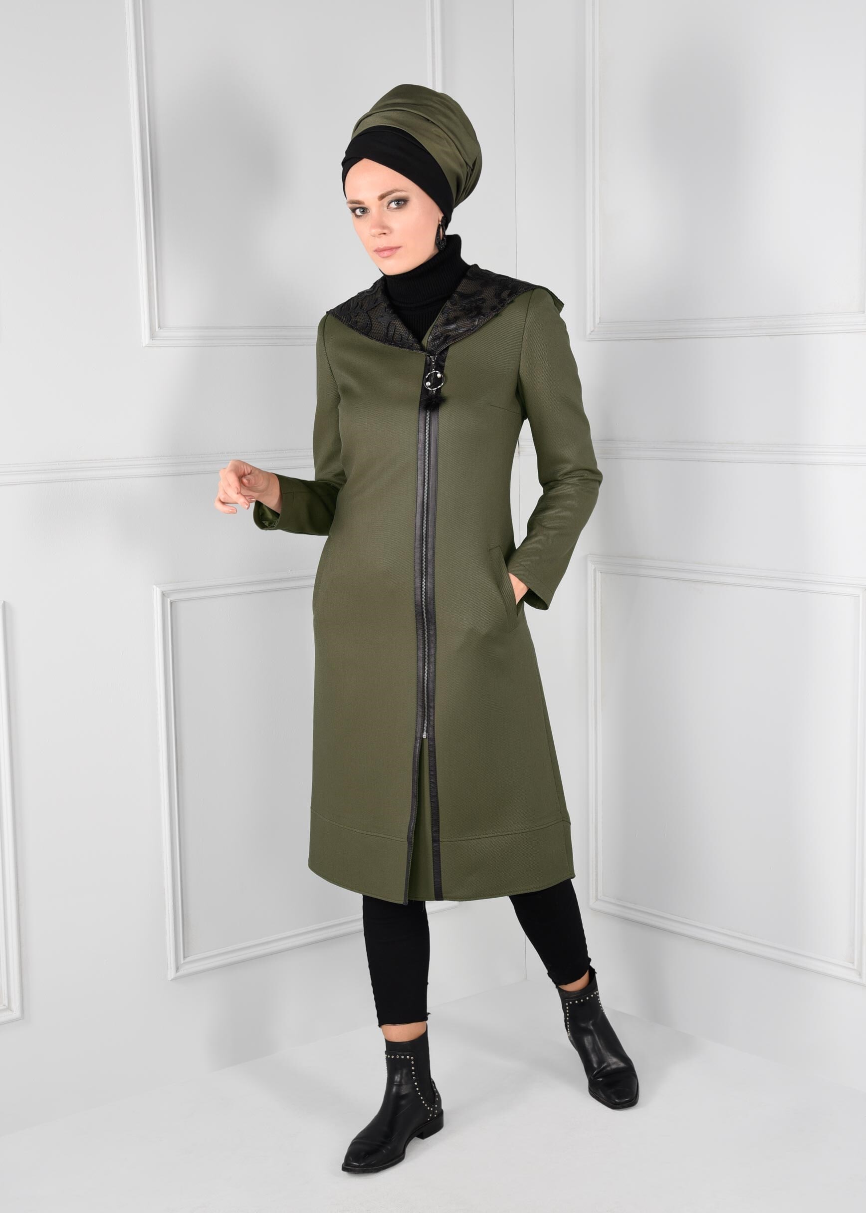 Tesettür giyim HAKİ KAPÜŞONLU FERMUARLI ETEK UCU OVAL KESİM TRENÇKOT 1158