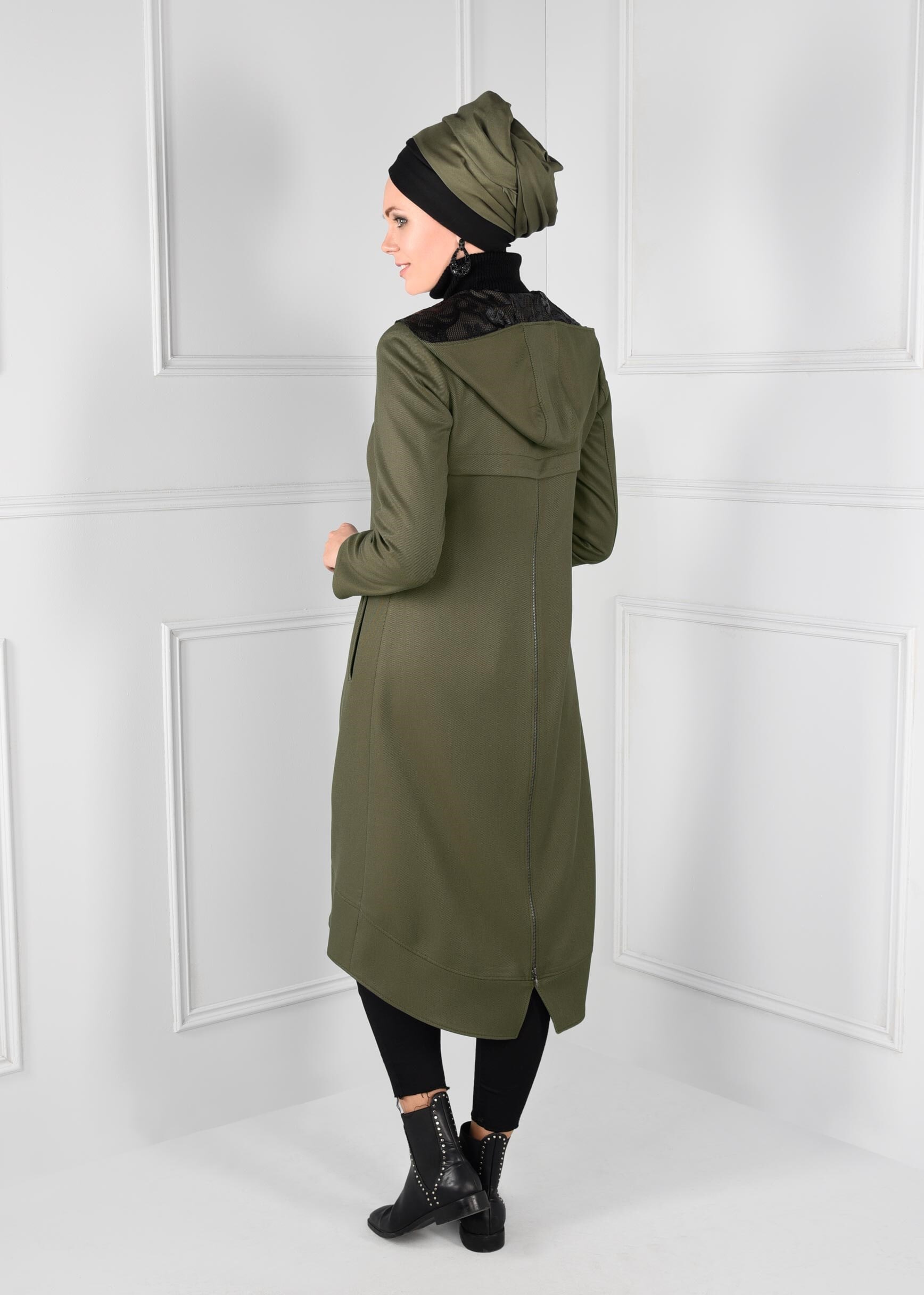 Tesettür giyim HAKİ KAPÜŞONLU FERMUARLI ETEK UCU OVAL KESİM TRENÇKOT 1158