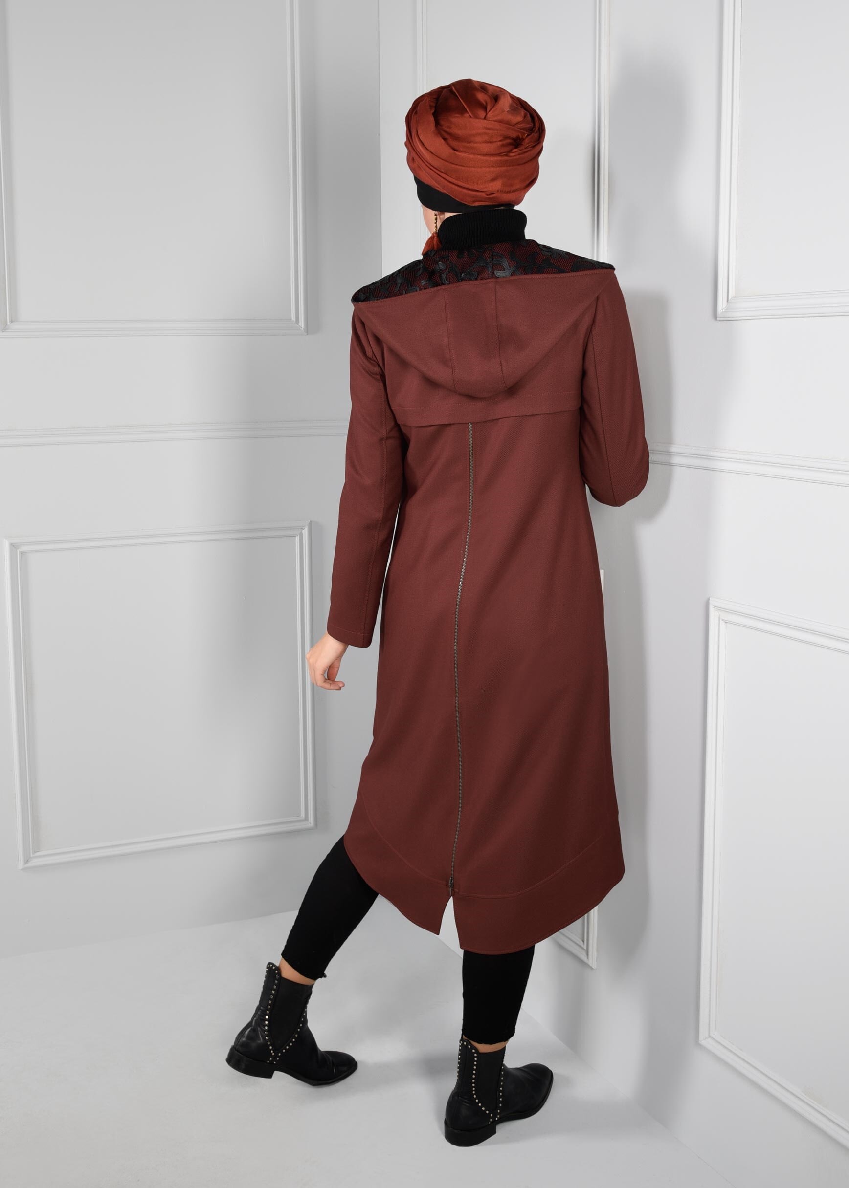 Tesettür giyim TURUNCU KAPÜŞONLU FERMUARLI ETEK UCU OVAL KESİM TRENÇKOT 1158