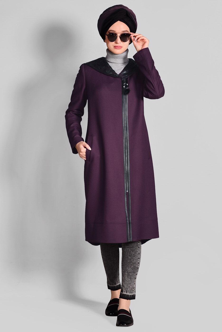 Tesettür giyim MÜRDÜM KAPÜŞONLU FERMUARLI ETEK UCU OVAL KESİM TRENÇKOT 1158