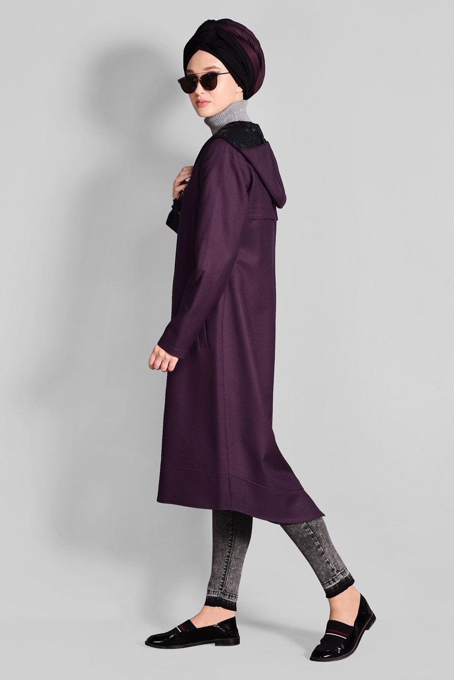 Tesettür giyim MÜRDÜM KAPÜŞONLU FERMUARLI ETEK UCU OVAL KESİM TRENÇKOT 1158