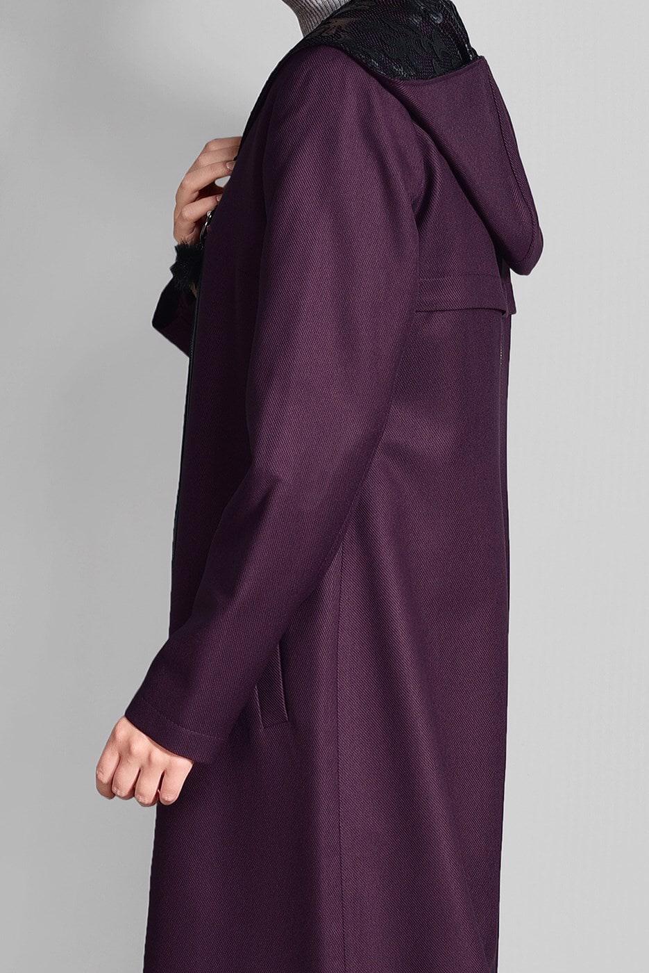 Tesettür giyim MÜRDÜM KAPÜŞONLU FERMUARLI ETEK UCU OVAL KESİM TRENÇKOT 1158