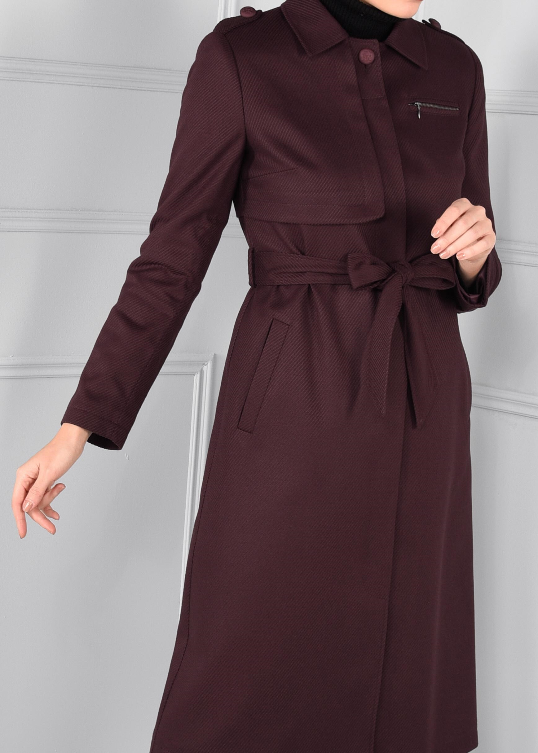 Tesettür giyim MÜRDÜM ARKASI KUŞ GÖZÜ DETAYLI GİZLİ DÜĞMELİ KUŞAKLI TRENÇKOT 1160