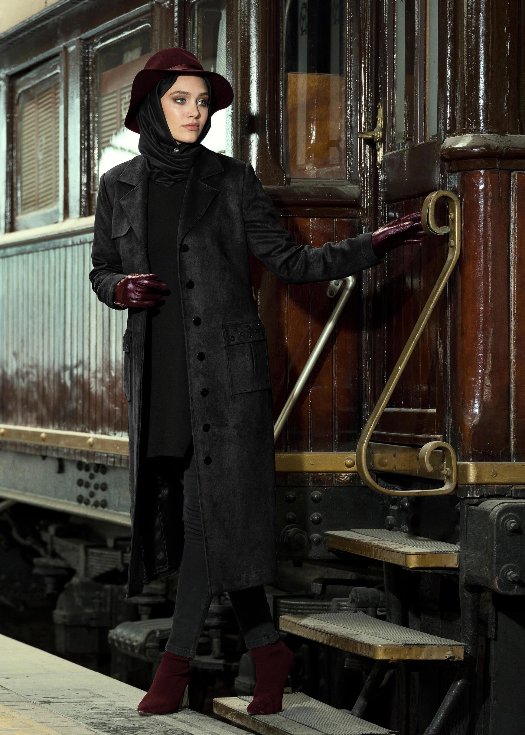 Tesettür giyim SİYAH CEPLERİ KUŞ GÖZÜ DETAYLI KUŞAKLI SÜET TRENÇKOT 1168