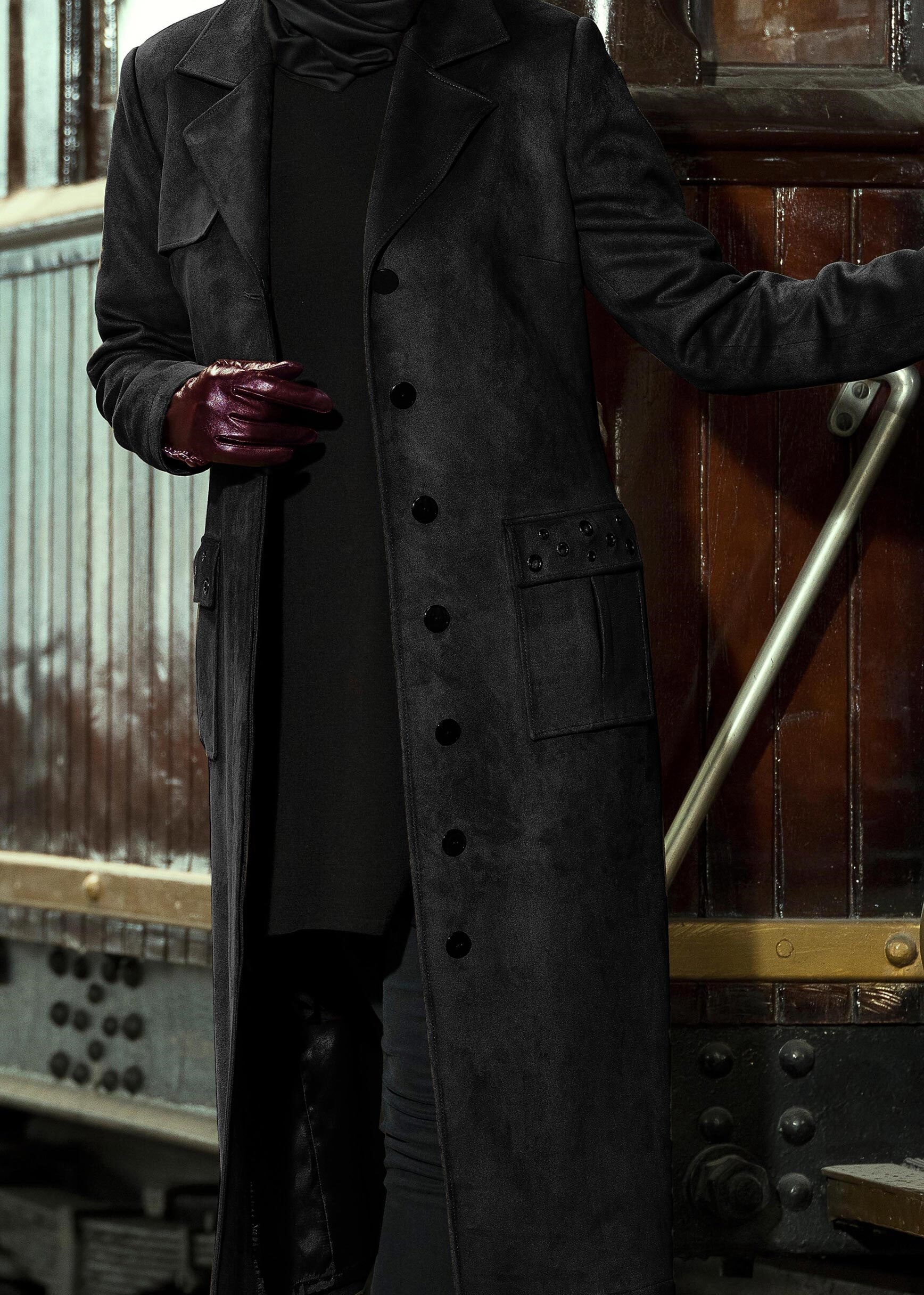 Tesettür giyim SİYAH CEPLERİ KUŞ GÖZÜ DETAYLI KUŞAKLI SÜET TRENÇKOT 1168