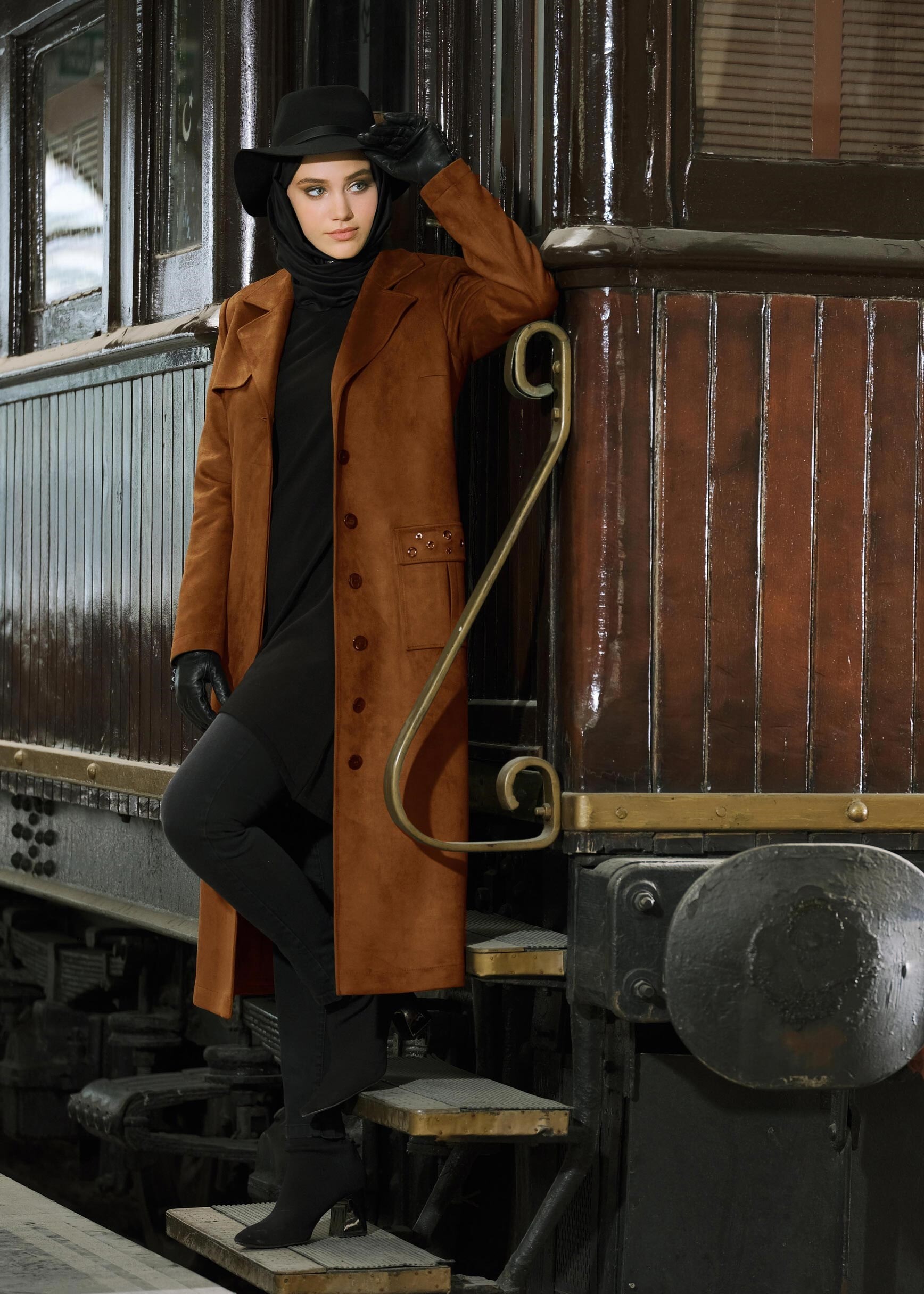 Tesettür giyim TABA CEPLERİ KUŞ GÖZÜ DETAYLI KUŞAKLI SÜET TRENÇKOT 1168